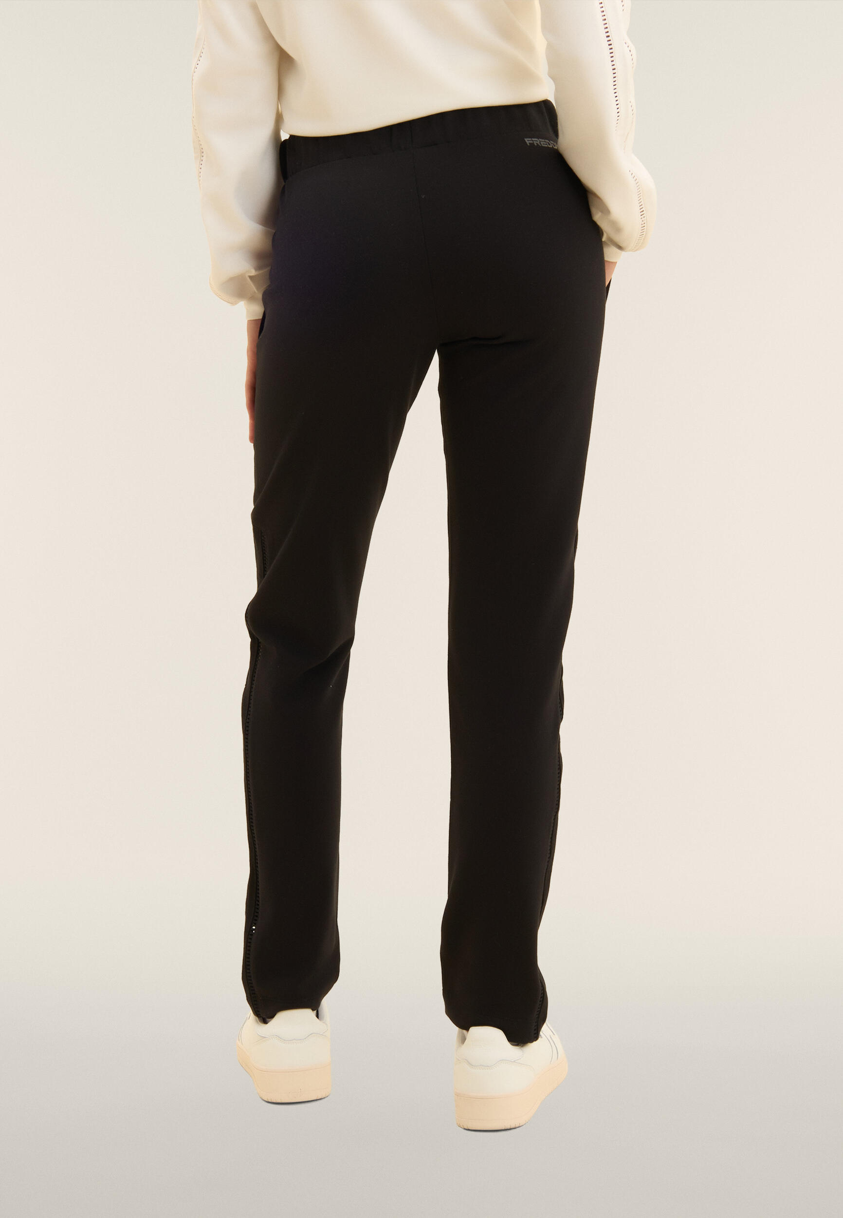 Pantalon de sport droit avec broderie perforée 3/4