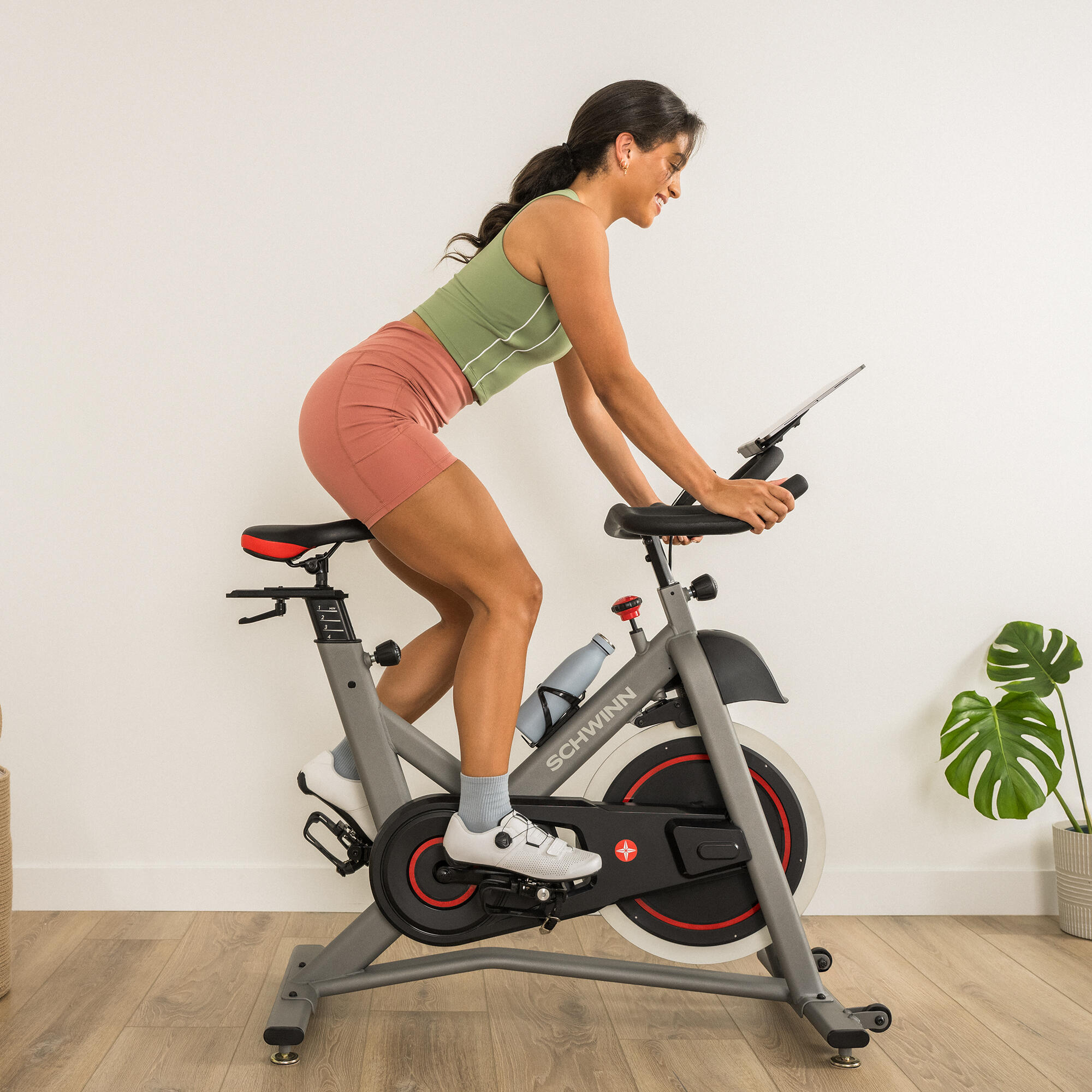 Bicicleta de ciclo indoor IC3.5 - 100 níveis, pedais SPD e monitor LCD 3/7