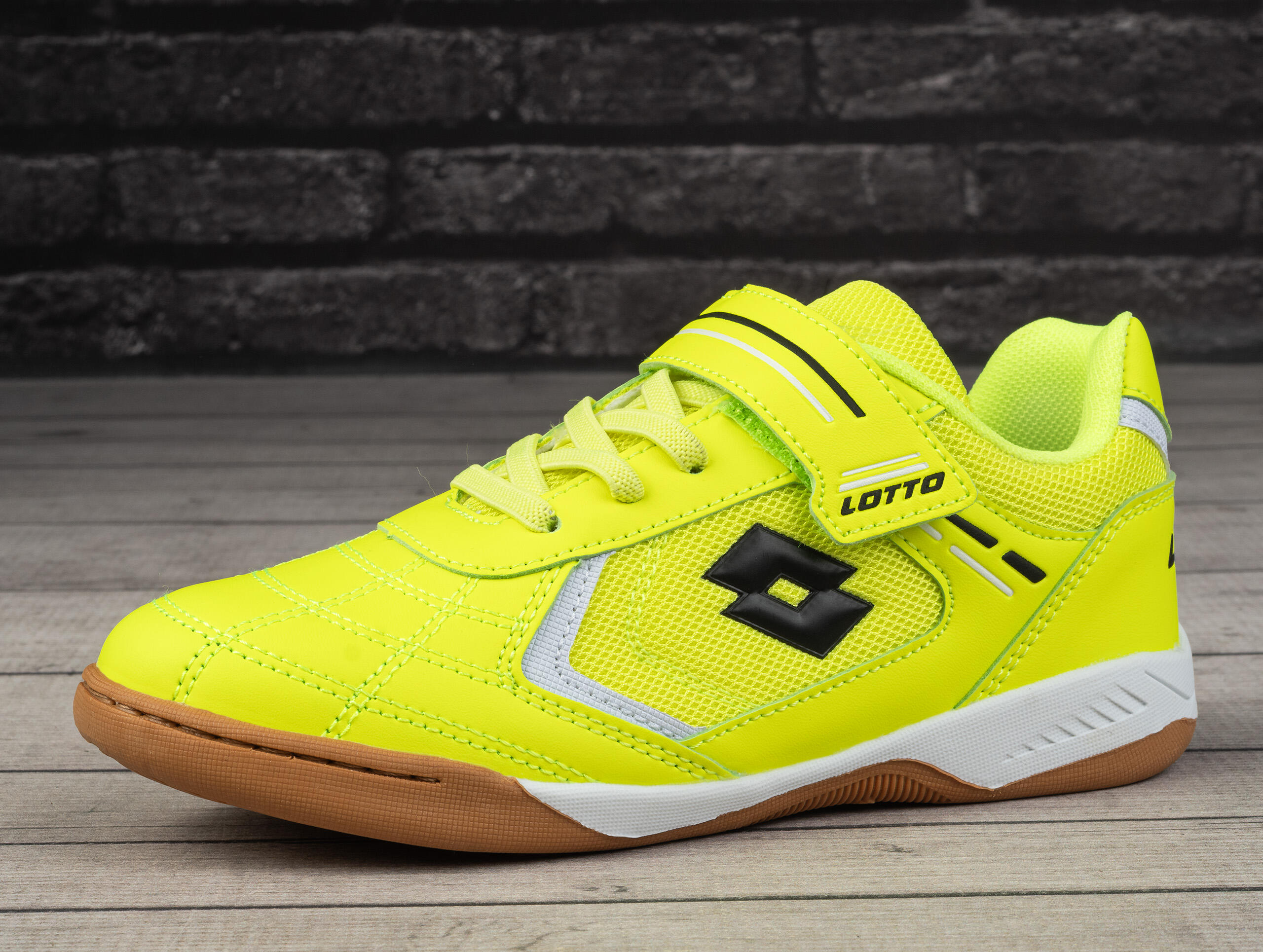 Buty dziecięce sportowe halowe Lotto SOCCERA 3/6