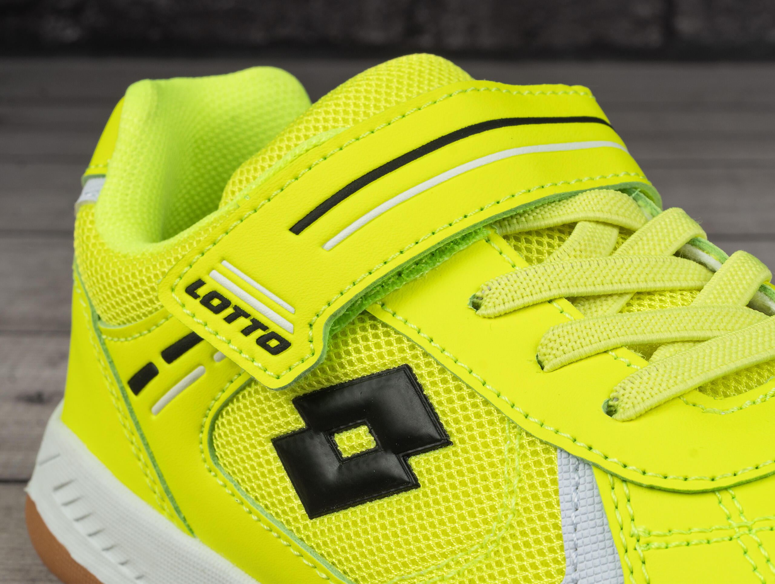 Buty dziecięce sportowe halowe Lotto SOCCERA 6/6