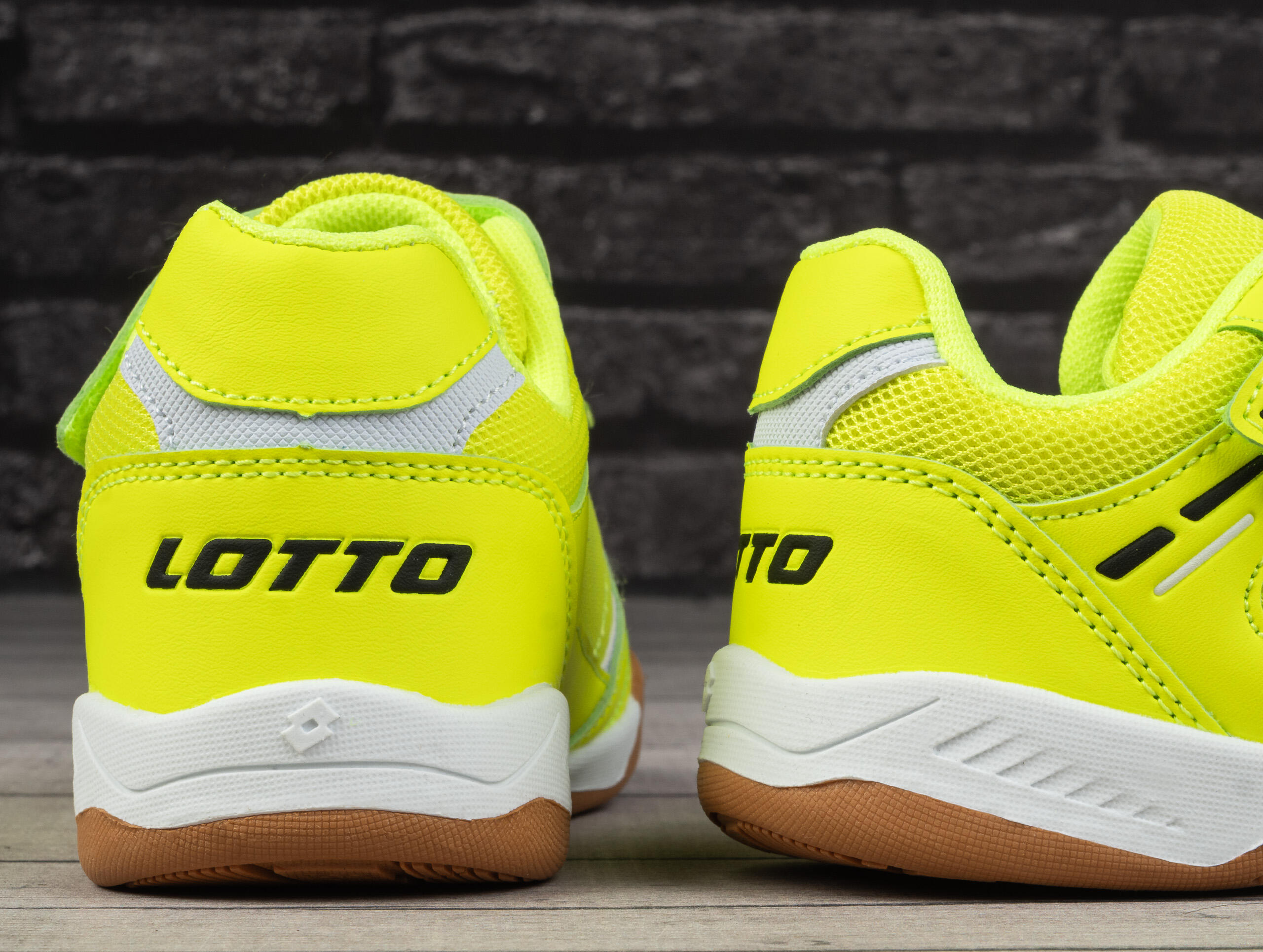 Buty dziecięce sportowe halowe Lotto SOCCERA 4/6