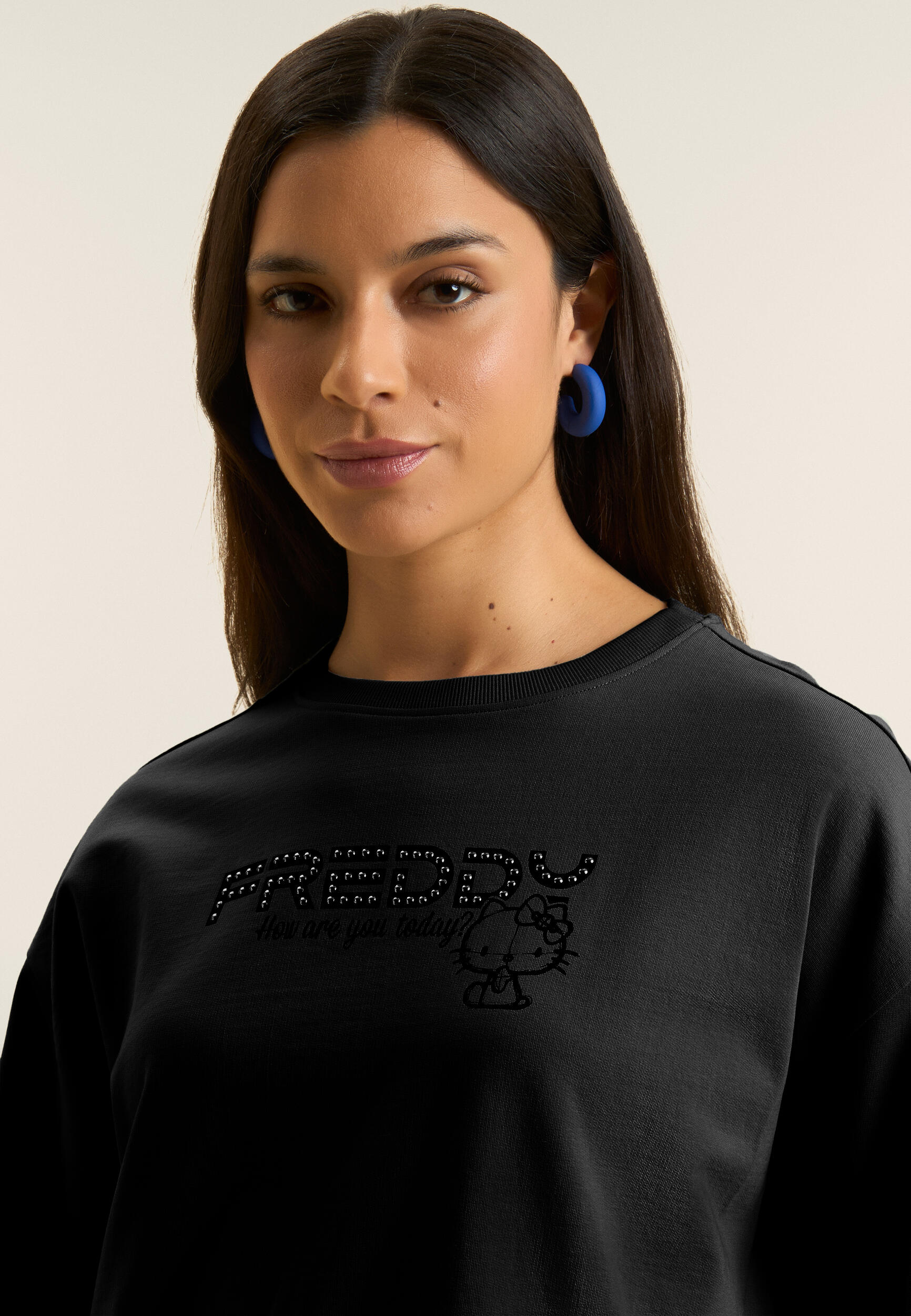 Felpa cropped girocollo con logo borchie Hello Kitty 4/4