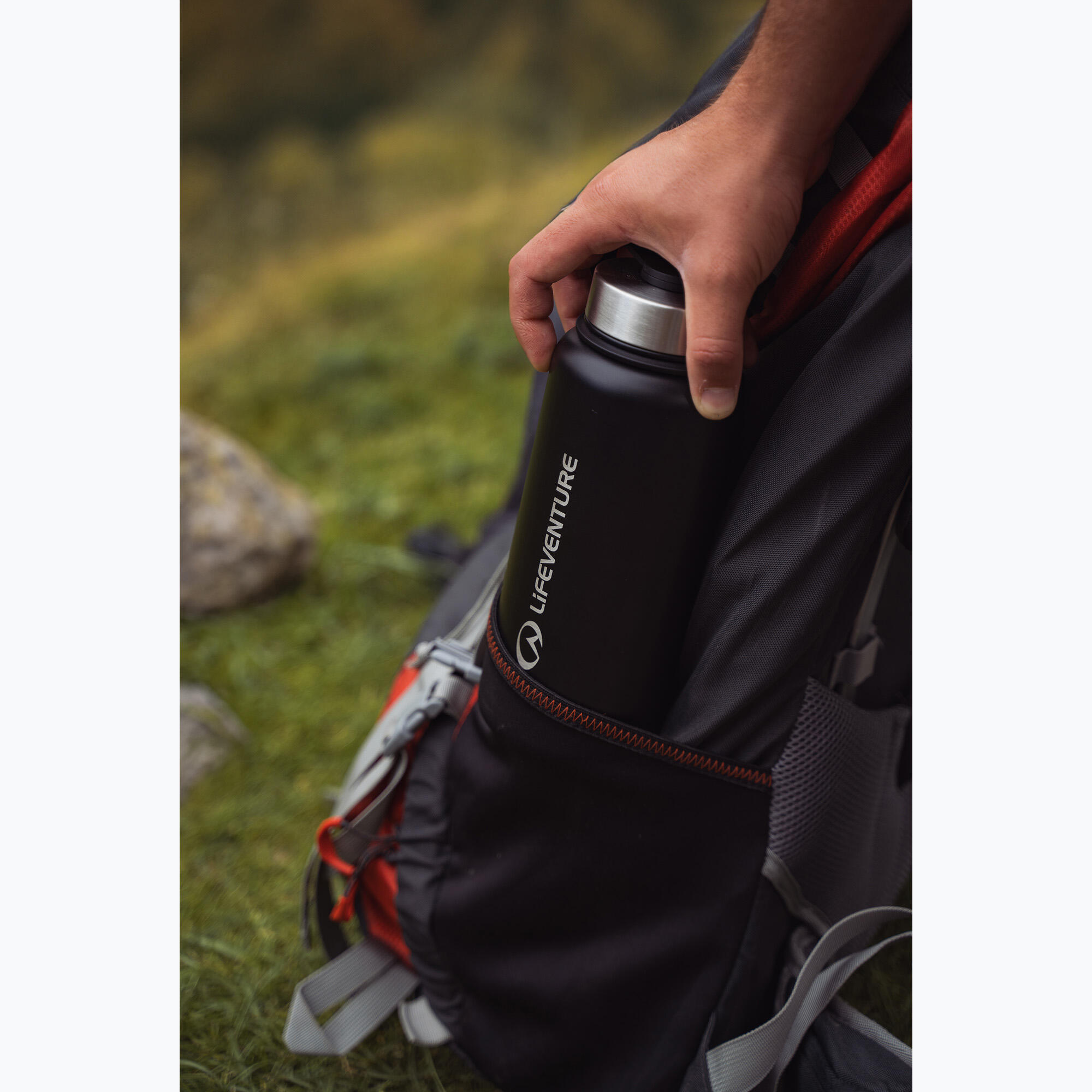 Botella aislante LIFEVENTURE Flask 1L negra - robustez y conservación térmica 6/7