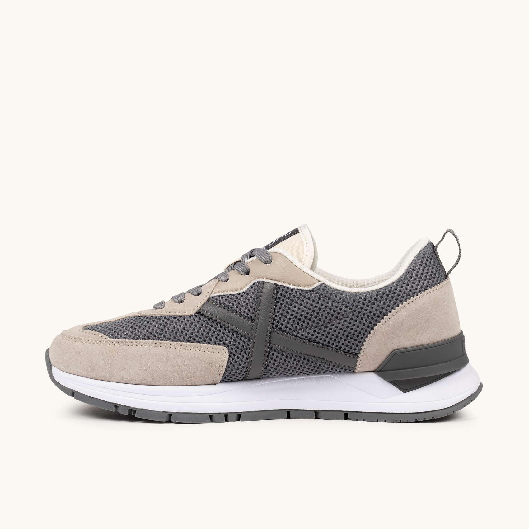 MUNICH VERSATILE 31 Sneakers Retro Running Gris y Beige 3/5