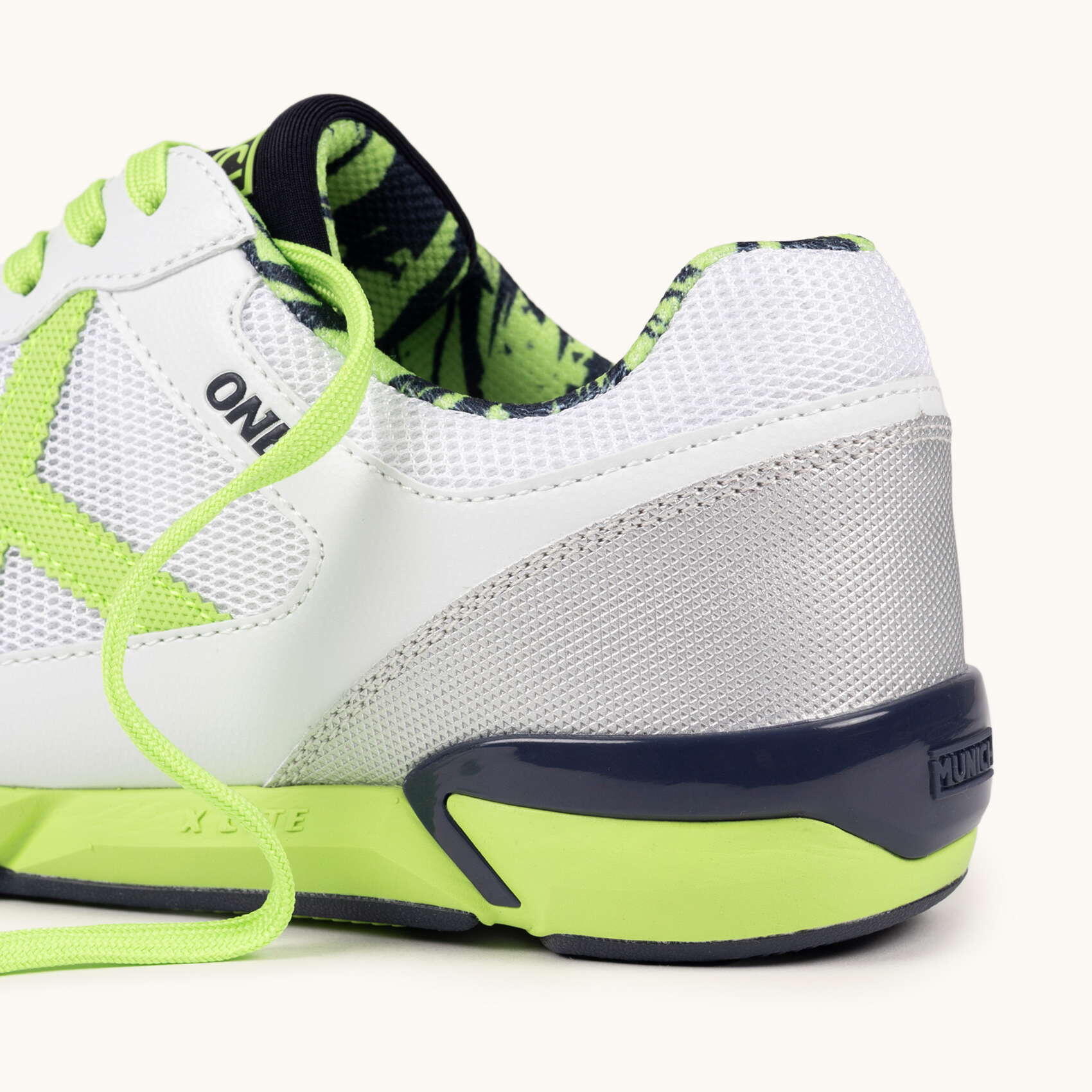 MUNICH ONE 77 Sneakers Calcio a 5 Ultra Leggere Bianco e Verde Fluoro 2/5