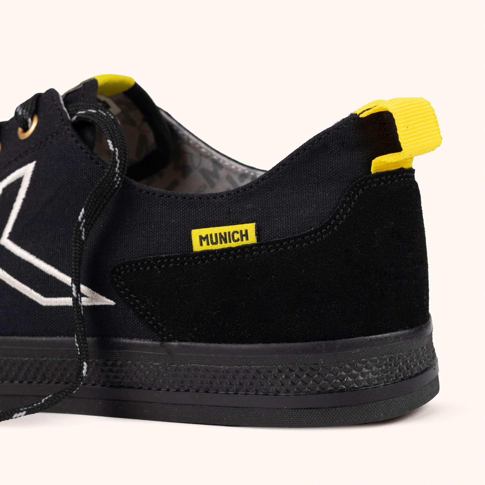 MUNICH SWING 13 Sneakers Casual Urbana Nera con Suola Vulcanizzata 2/5