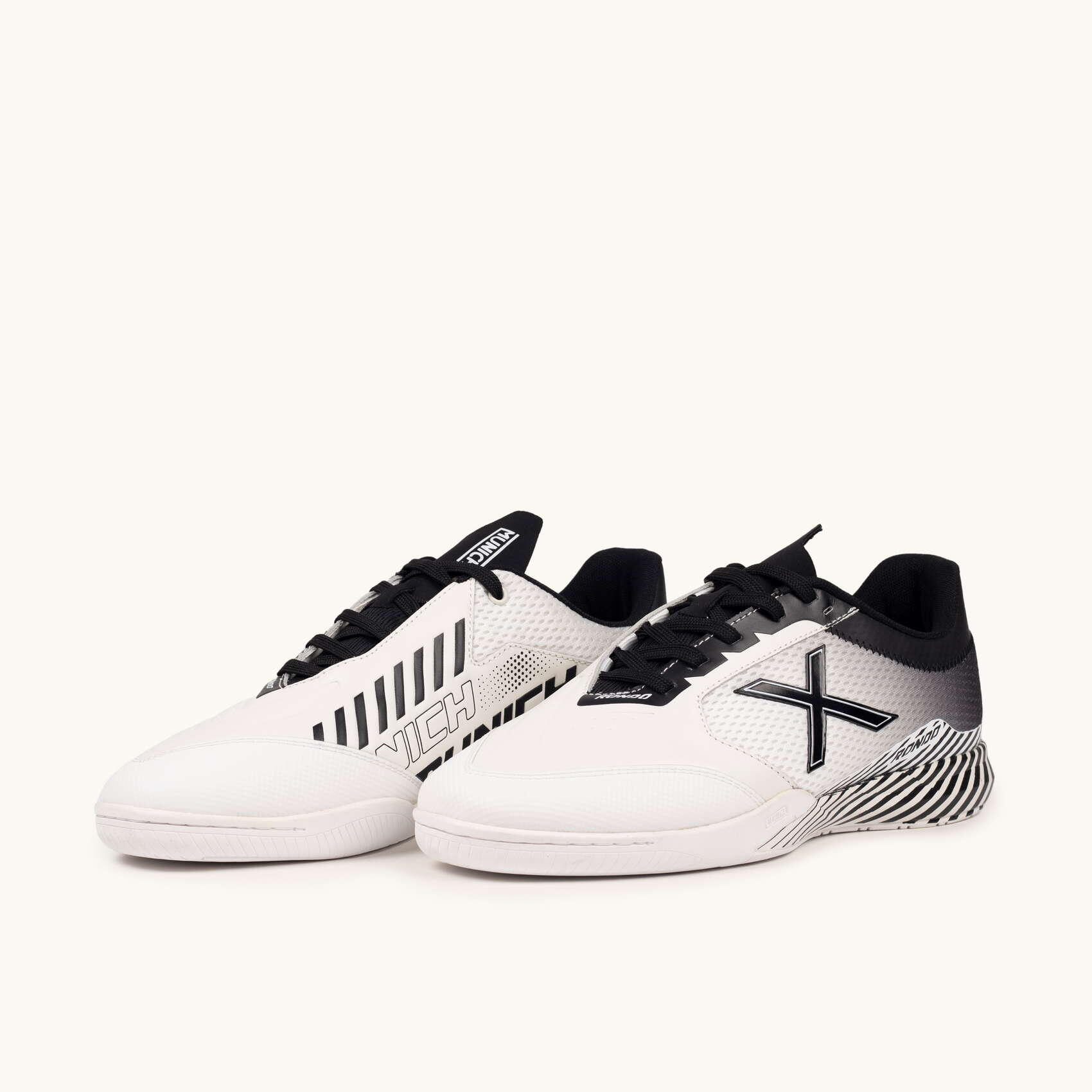 MUNICH RONDO 22 Sneakers Calcio a 5 Professionali Bianco e Nero Design Linee 5/5