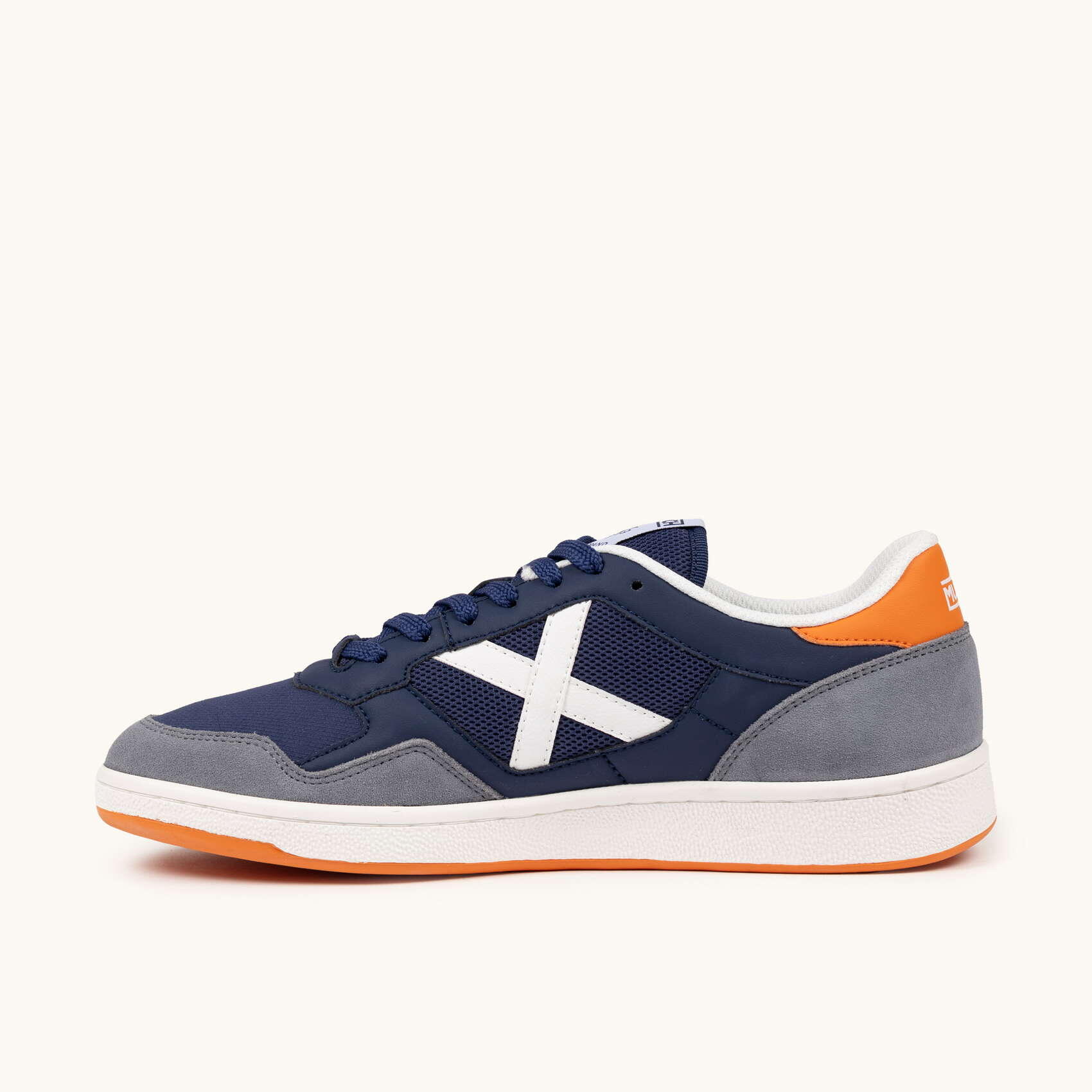 MUNICH ARROW 81 Zapatilla Urbana en Azul Marino con Detalles Naranja 3/5