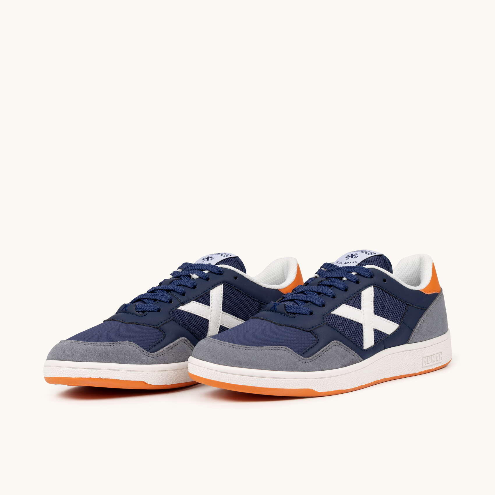 MUNICH ARROW 81 Zapatilla Urbana en Azul Marino con Detalles Naranja 5/5