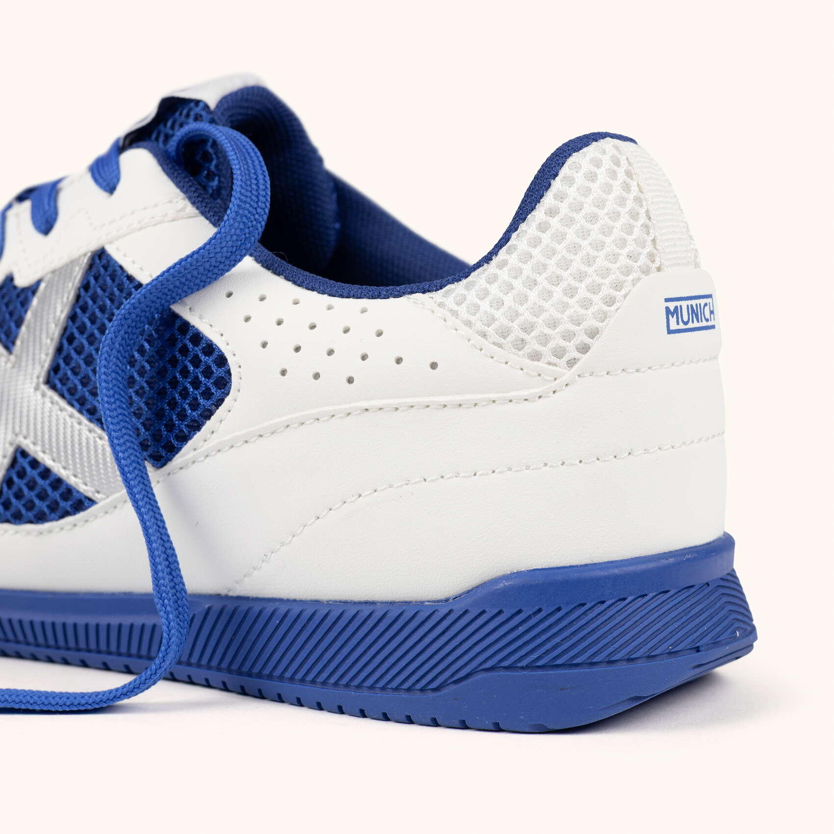 MUNICH DEBUT 05 Sneakers Calcio a 5 con Mesh Tecnico Bianco e Blu 2/5
