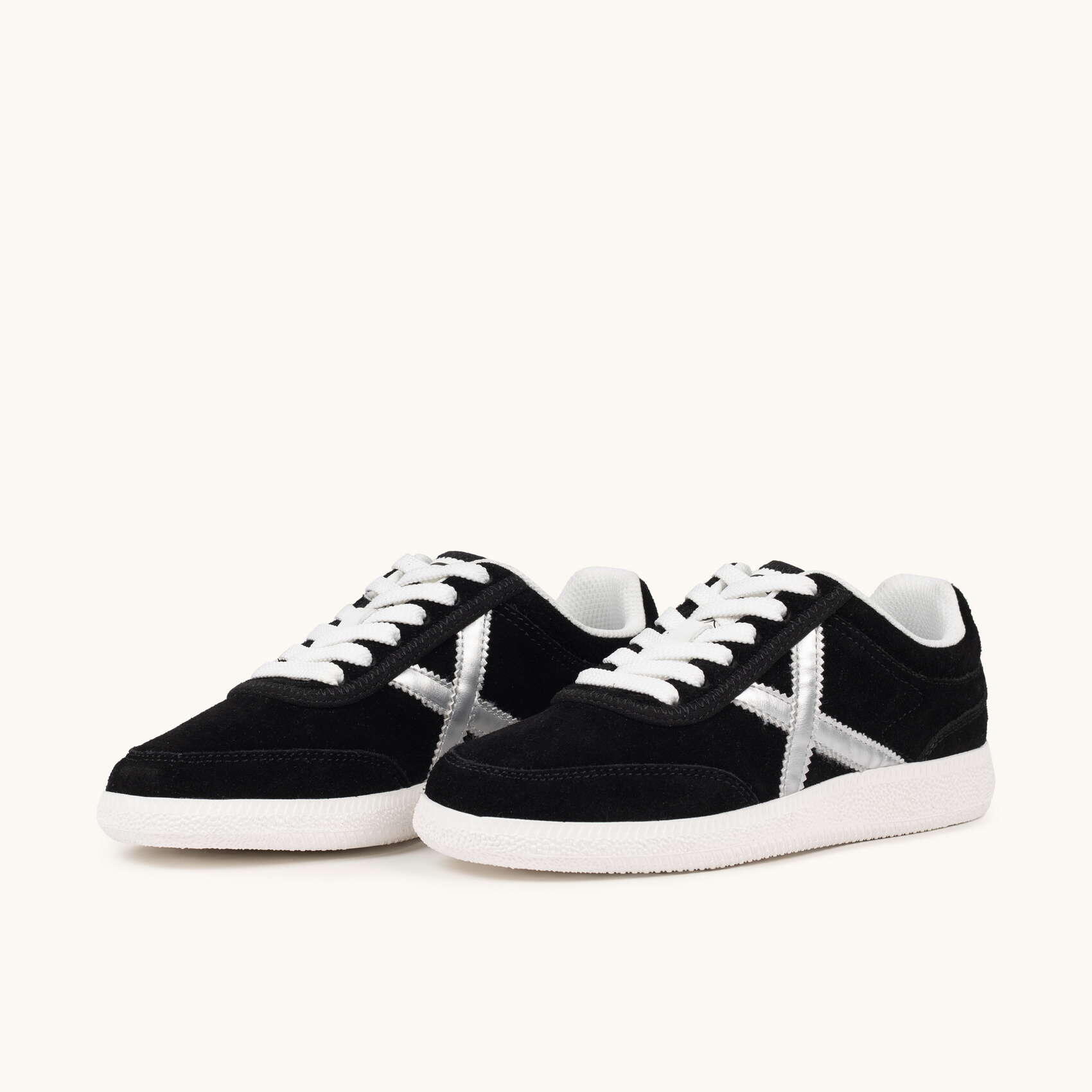 MUNICH RUMBA WMN 24 Zapatilla de Ante en Color Negro con Detalles Plateados 5/5