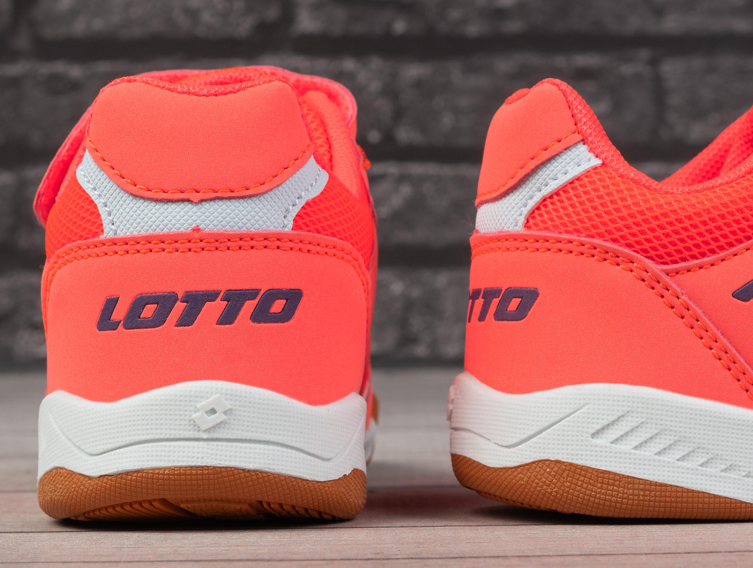 Buty dziecięce sportowe, halowe Lotto SOCCERA K 4/5