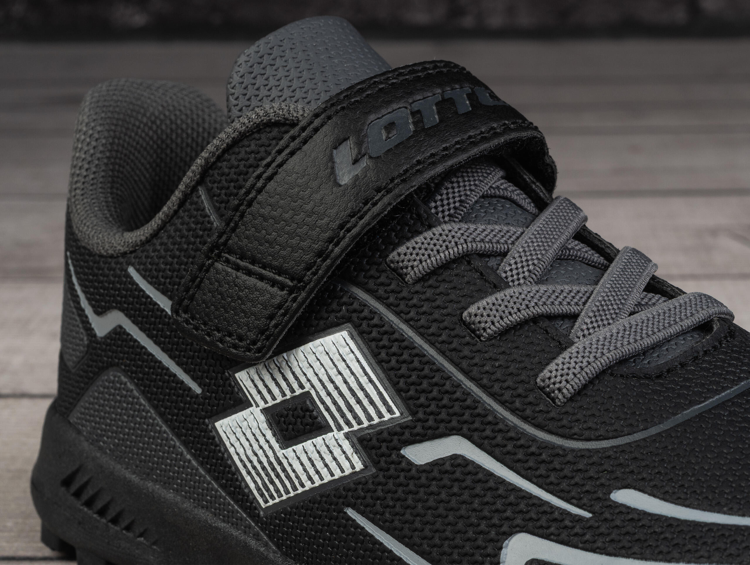 Lotto KOBATO K Kinder Fußballschuh 2601520K 1119 Black/DK. Grey 6/7