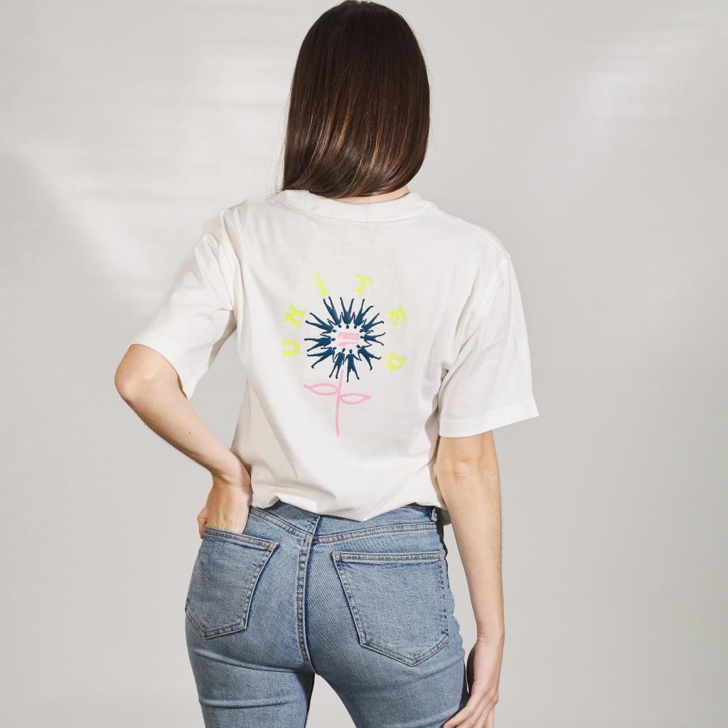 T-Shirt Puma Modelo Relaxed Graphic Tee Cor Branco 3/5