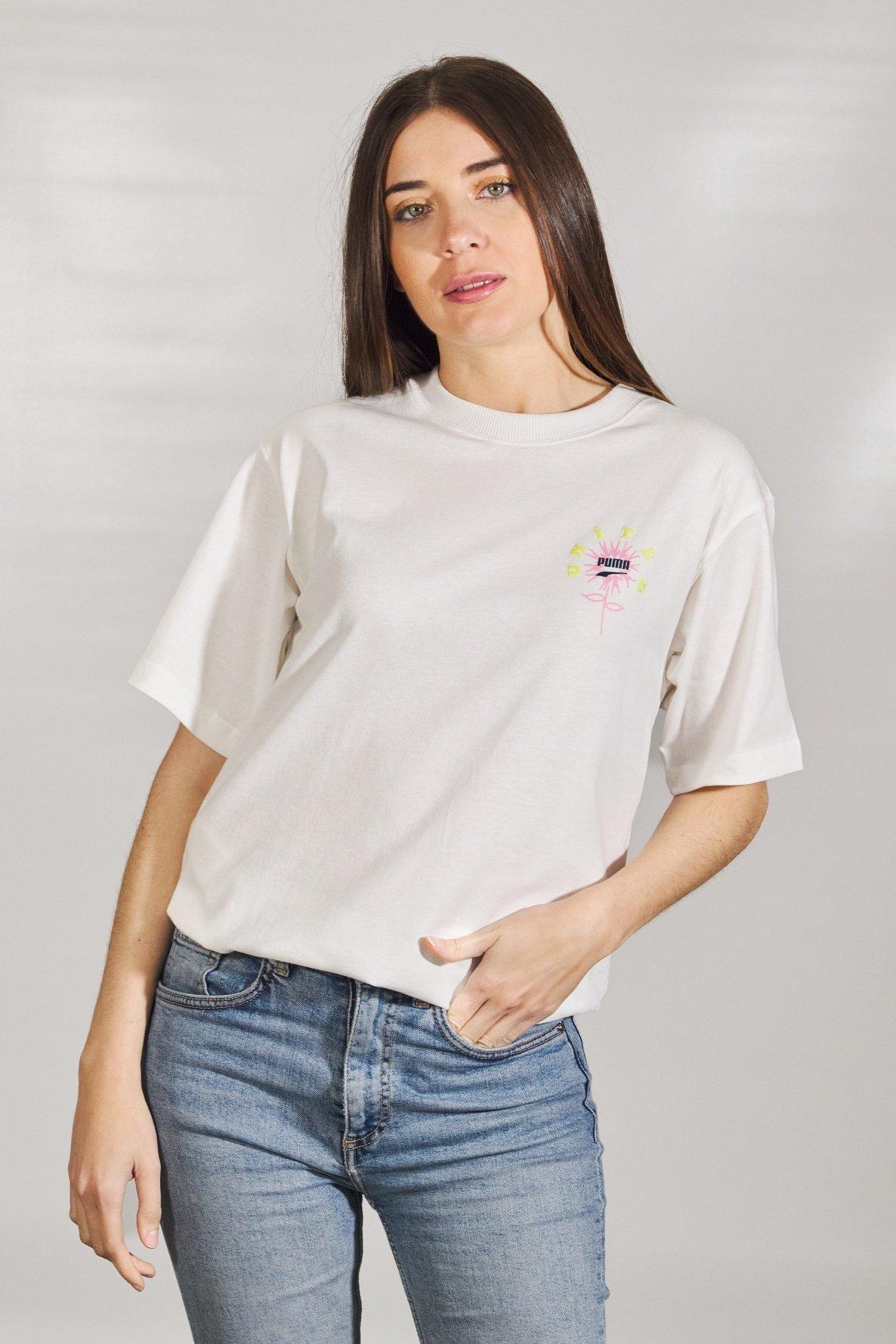 T-Shirt Puma Modelo Relaxed Graphic Tee Cor Branco 5/5