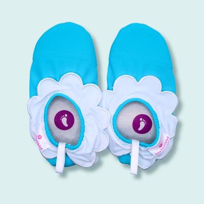 Kinder waterschoentjes, slippers, sloffen, bloempje valt klein uit
