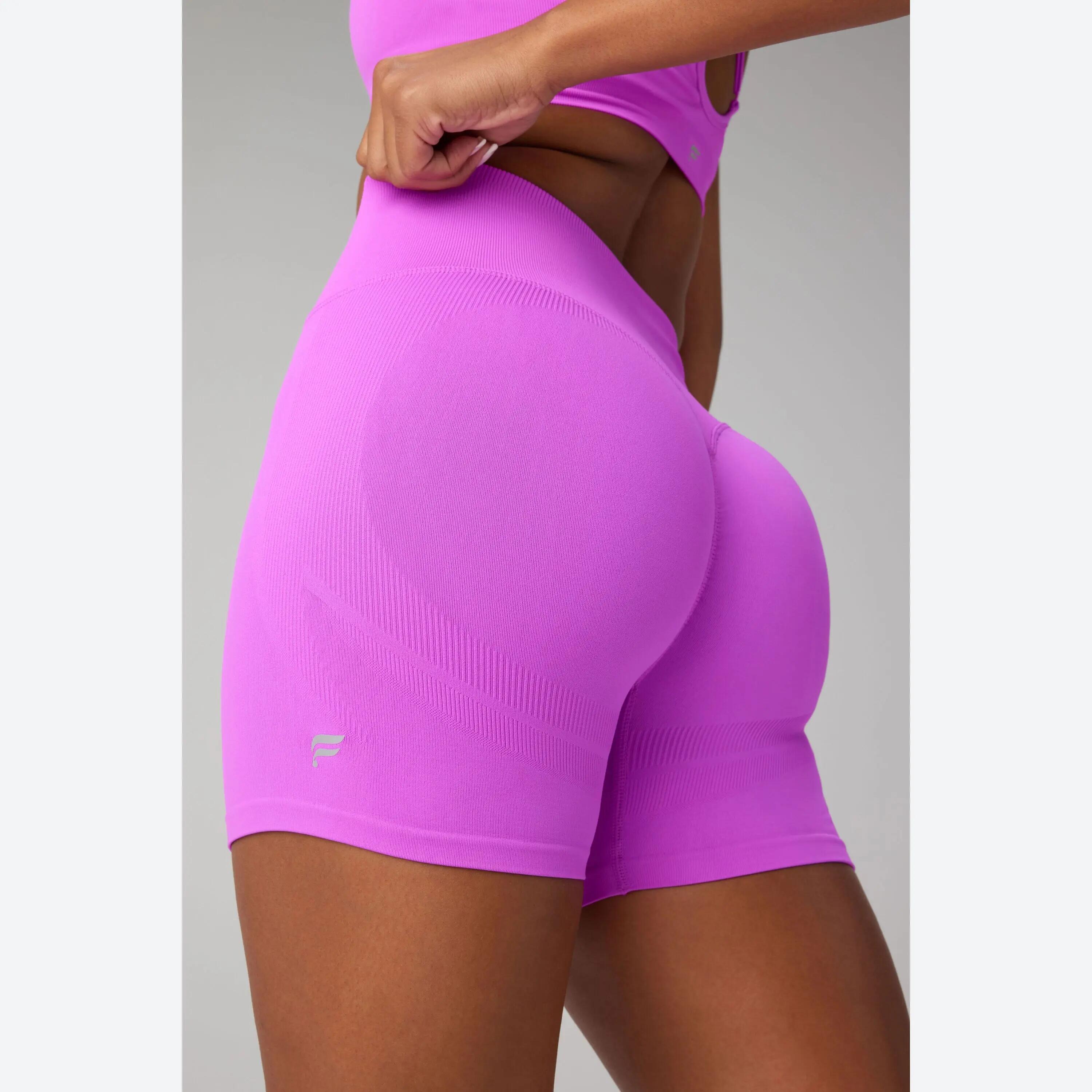 Shorts Pour Femmes Seamless Scrunch Short 4" En Matière Extensible 3/4