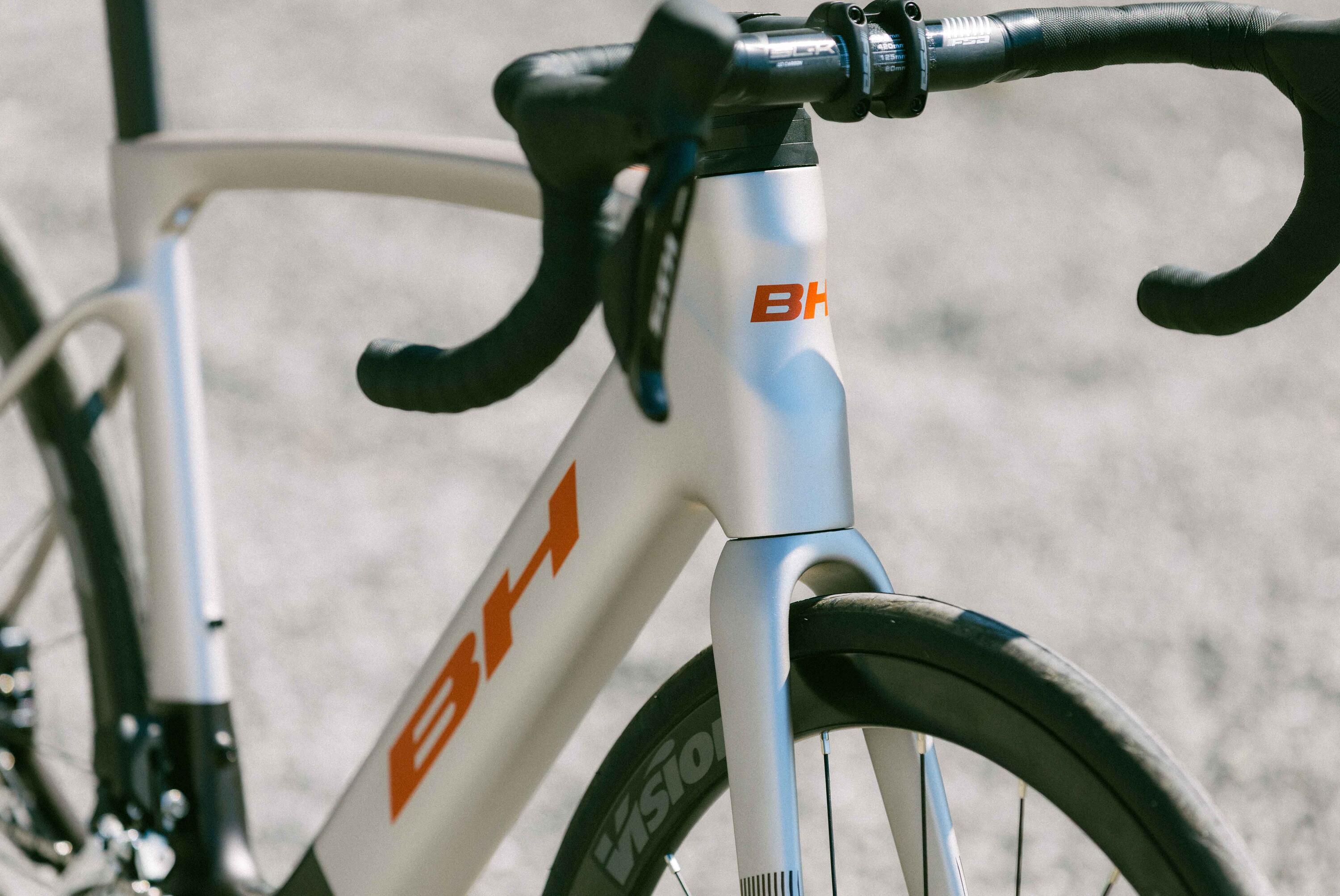 Bicicleta eléctrica carretera Bh Irs1 Carbon 1.5 (2026)gris-naranja 3/4