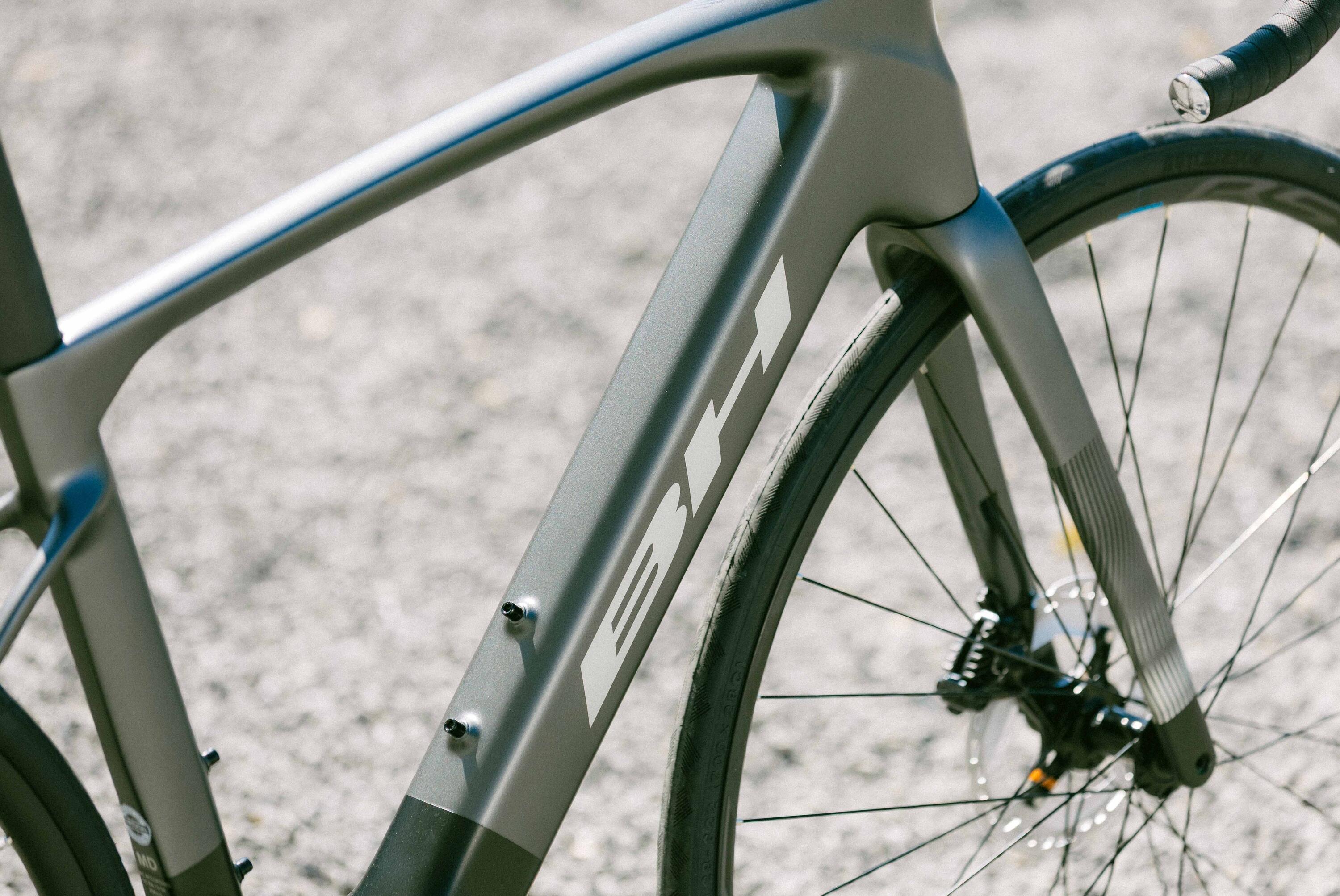 Bicicleta eléctrica carretera Bh Irs1 Carbon 1.4 (2026)gris-negro 3/4