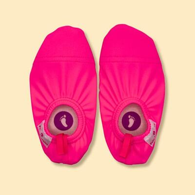 Kinder waterschoentjes, slippers, sloffen binnen buiten, valt klein uit