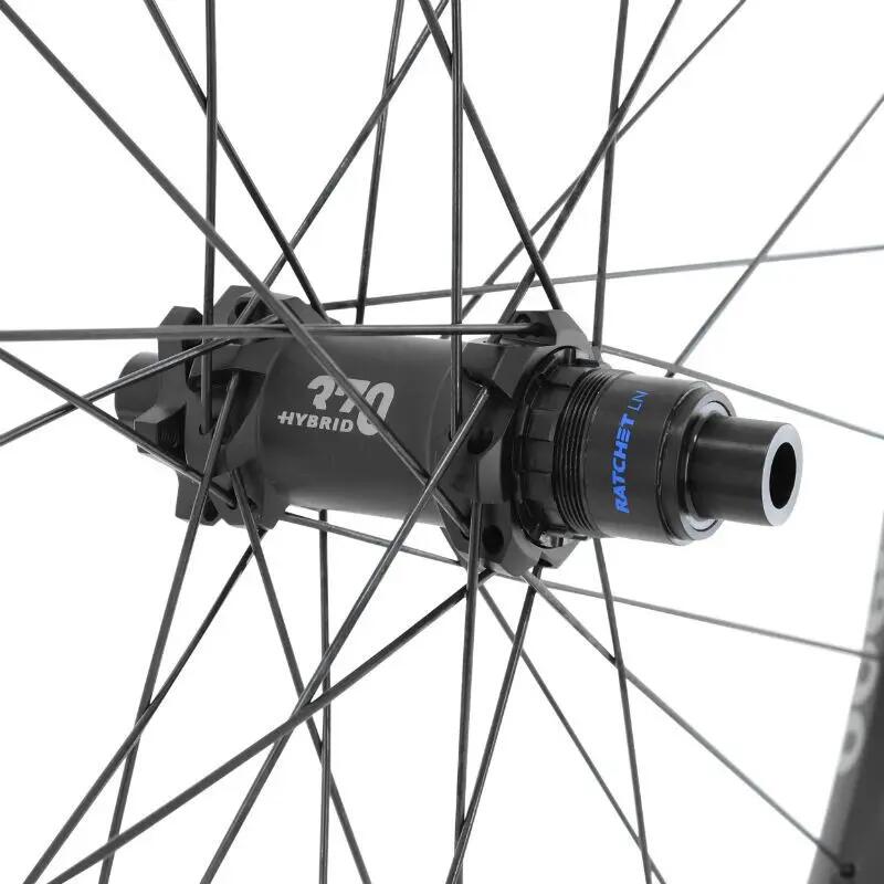 Roue arrière tubeless axe traversant disque 6 trous DT Swiss H1900 BOOST 3/4