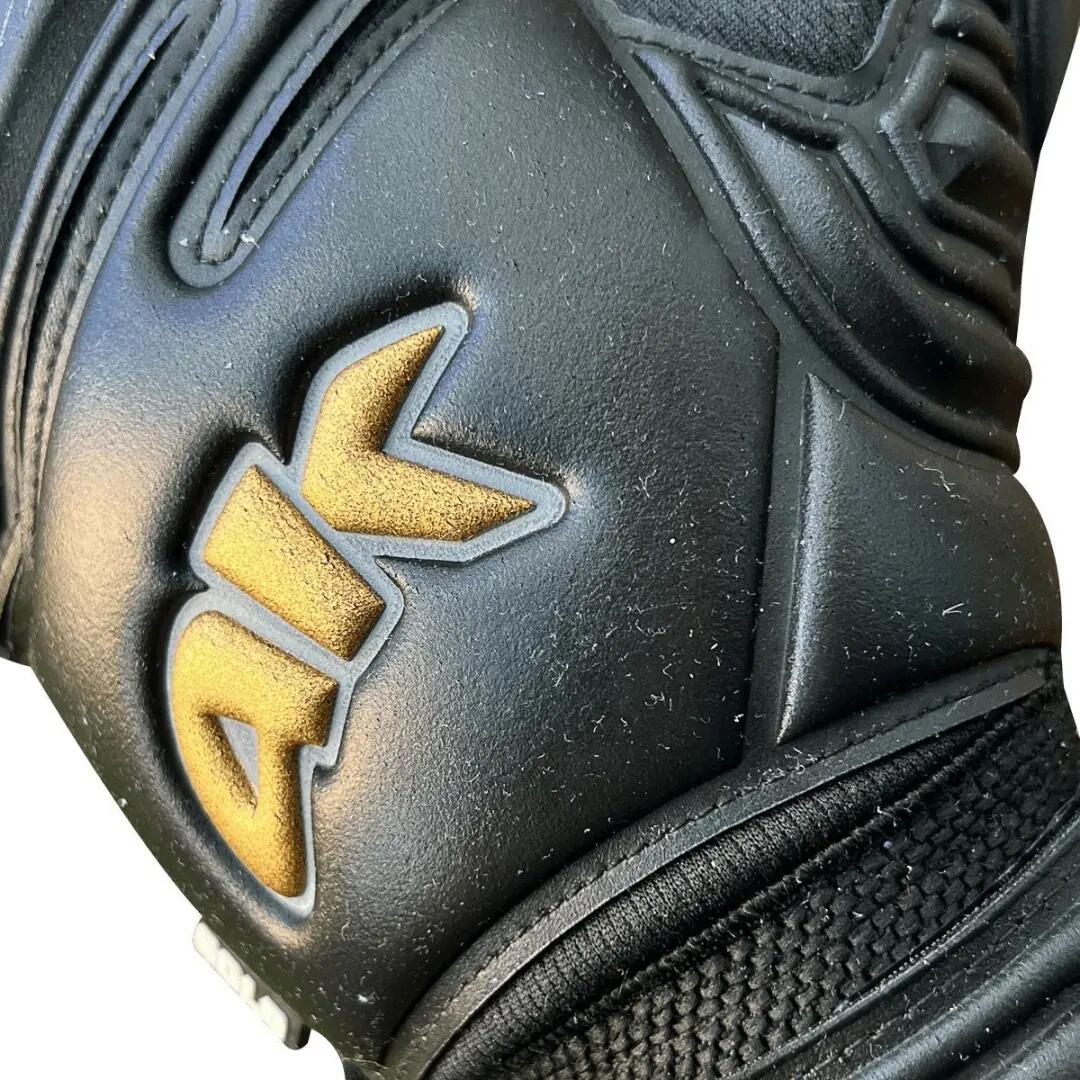 Rękawice bramkarskie 4keepers champ gold black VII rf2g junior 4/7