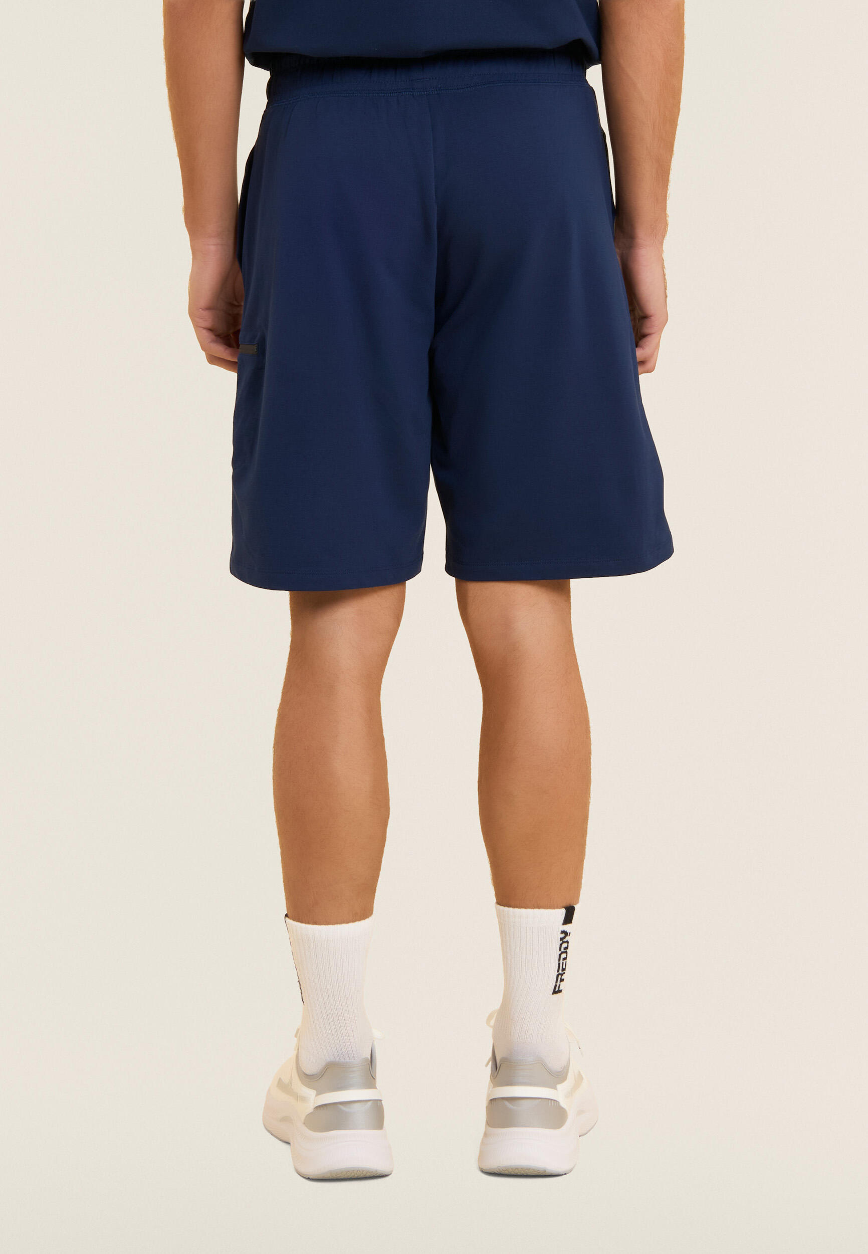 Pantalones cortos con motivo «TRAINING» y bolsillo con cremallera 3/4
