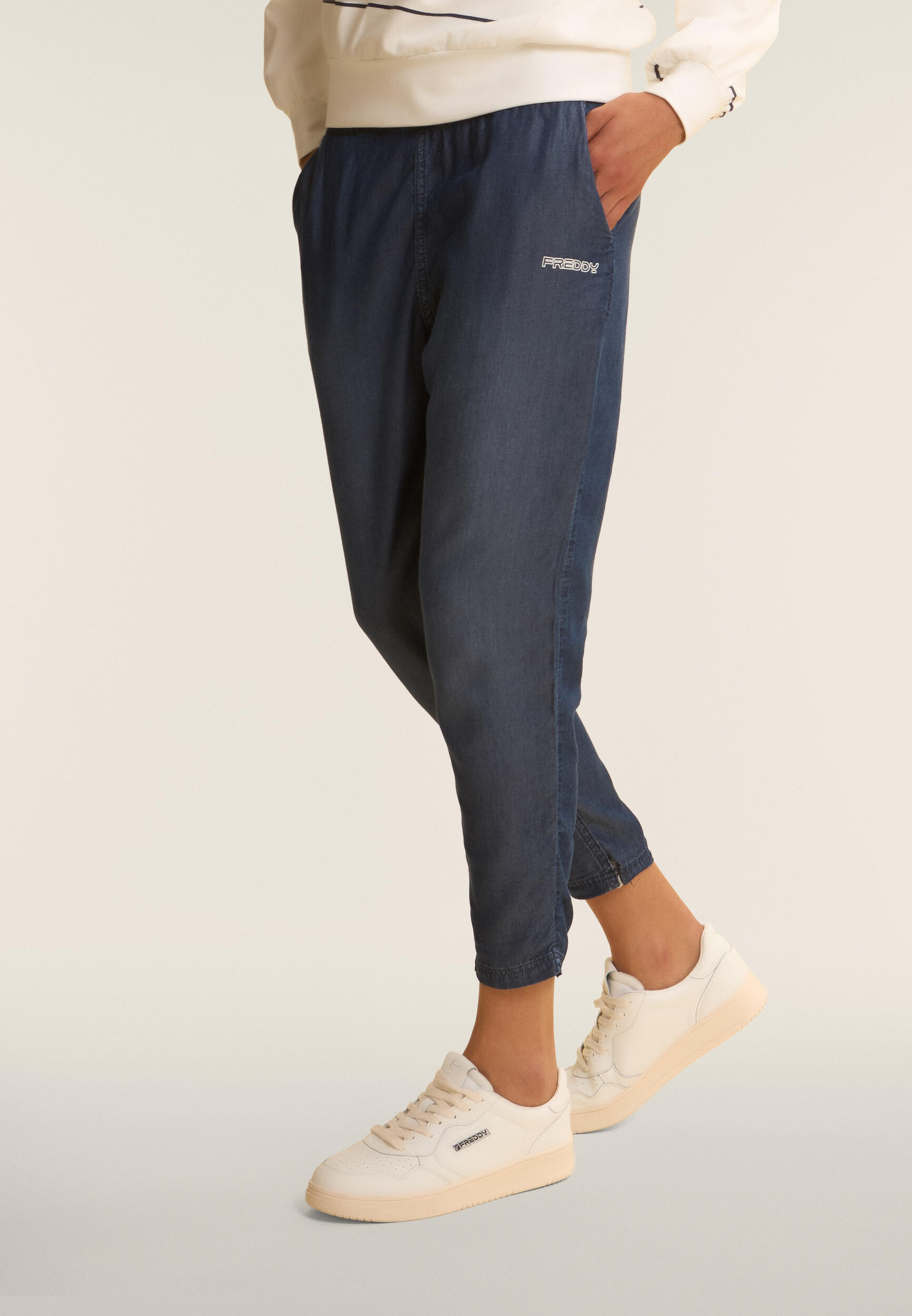 Pantaloni Sportivi Cropped in Chambray con Vita Alta 2/4