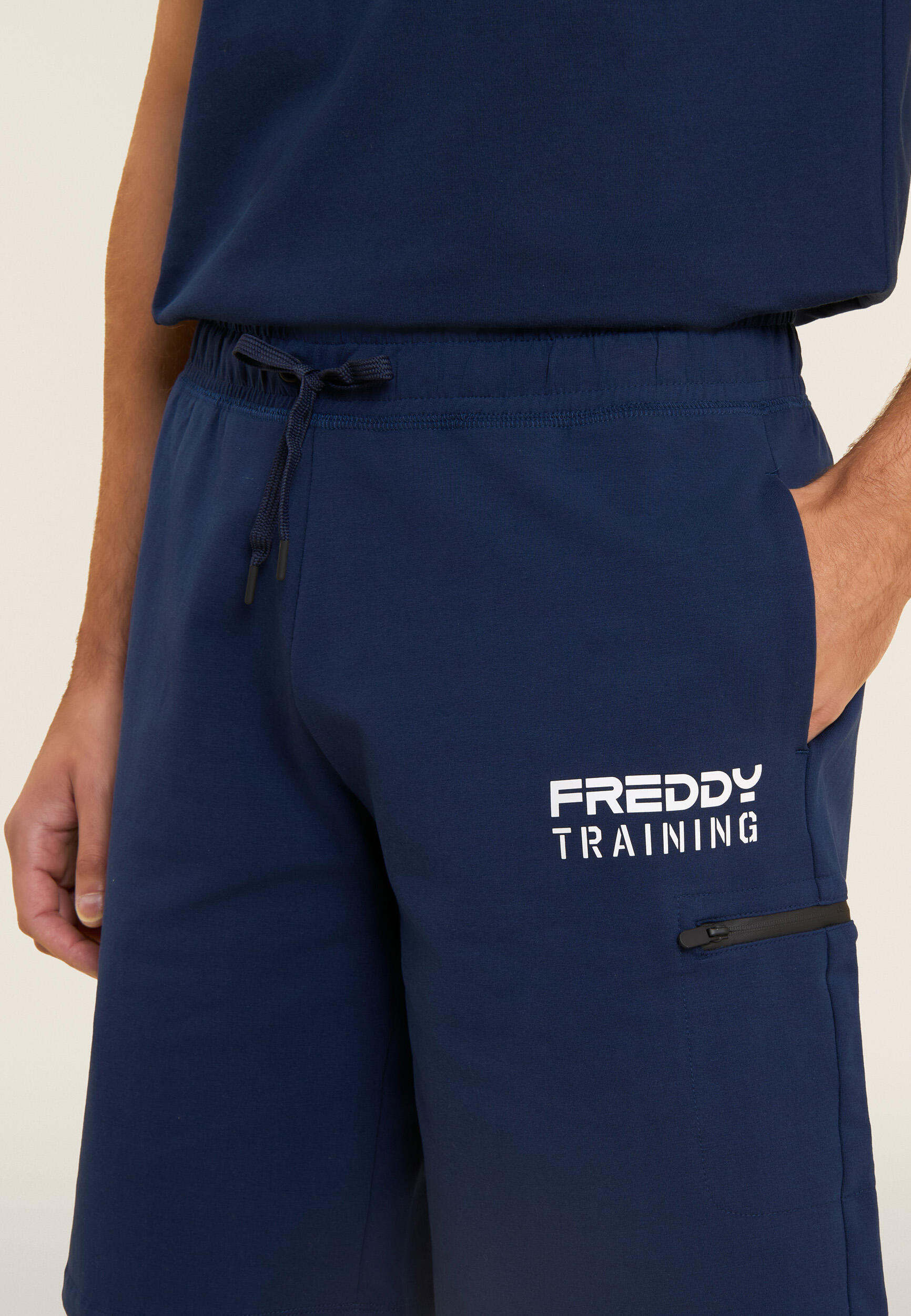 Pantalones cortos con motivo «TRAINING» y bolsillo con cremallera 4/4