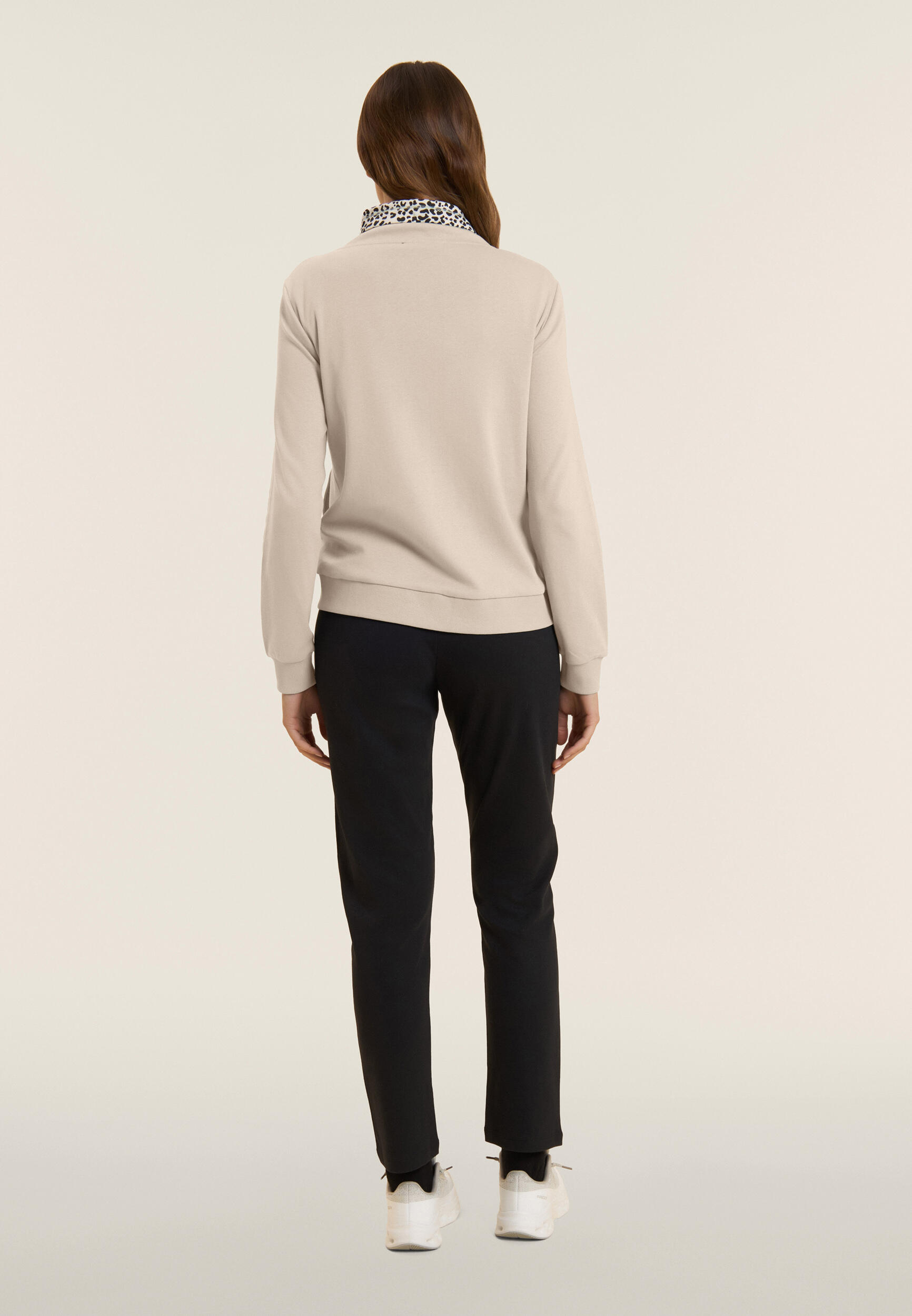 Tuta con zip e collo alto con interno animalier 3/5