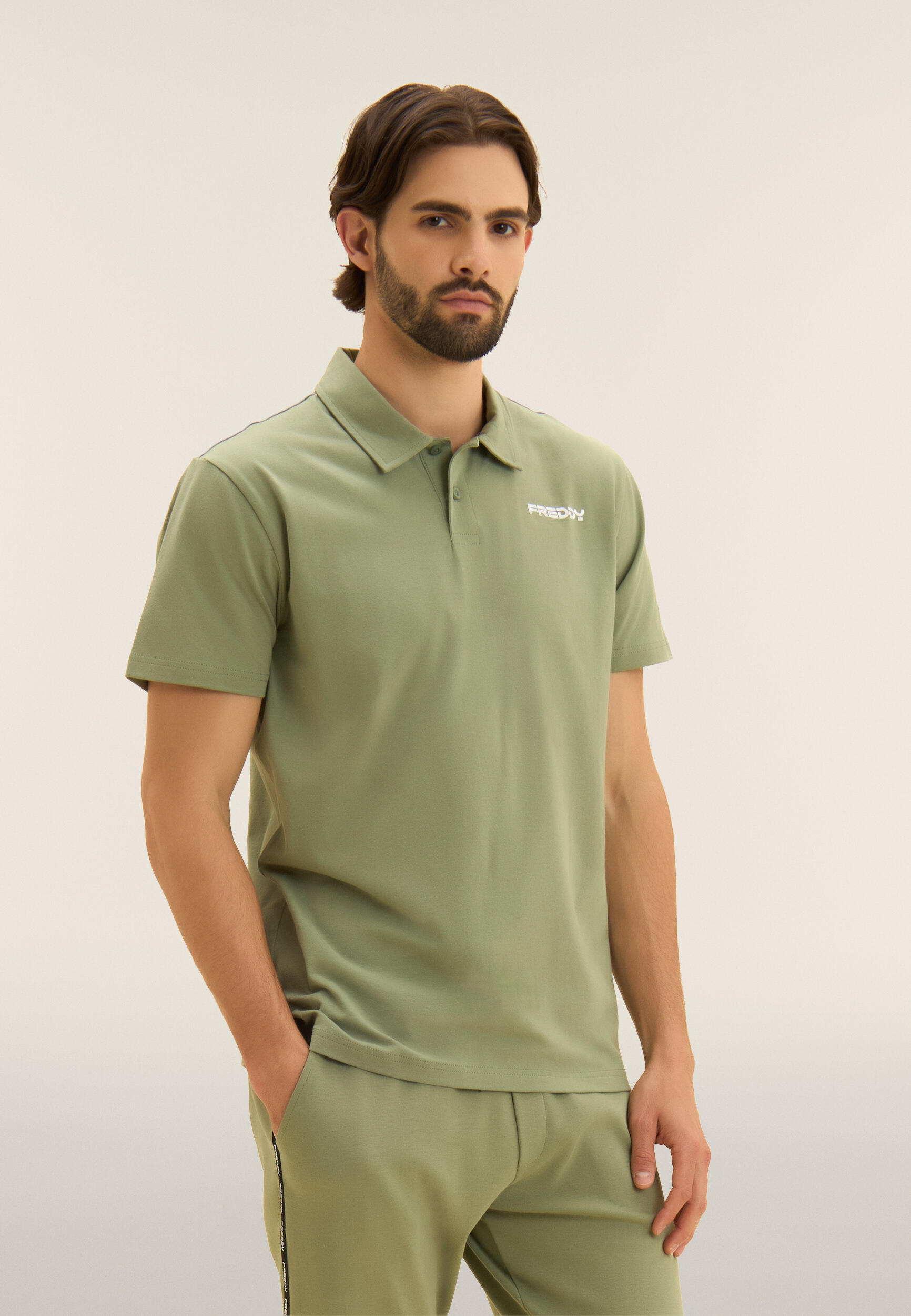 Polo de tejido de punto elástico grueso con logotipo 2/4
