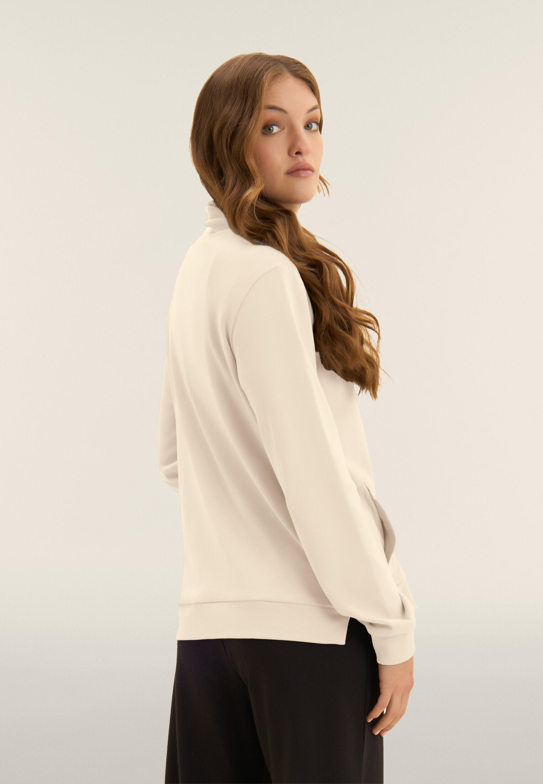 Tuta con zip e collo alto, pantaloni wide leg 3/5