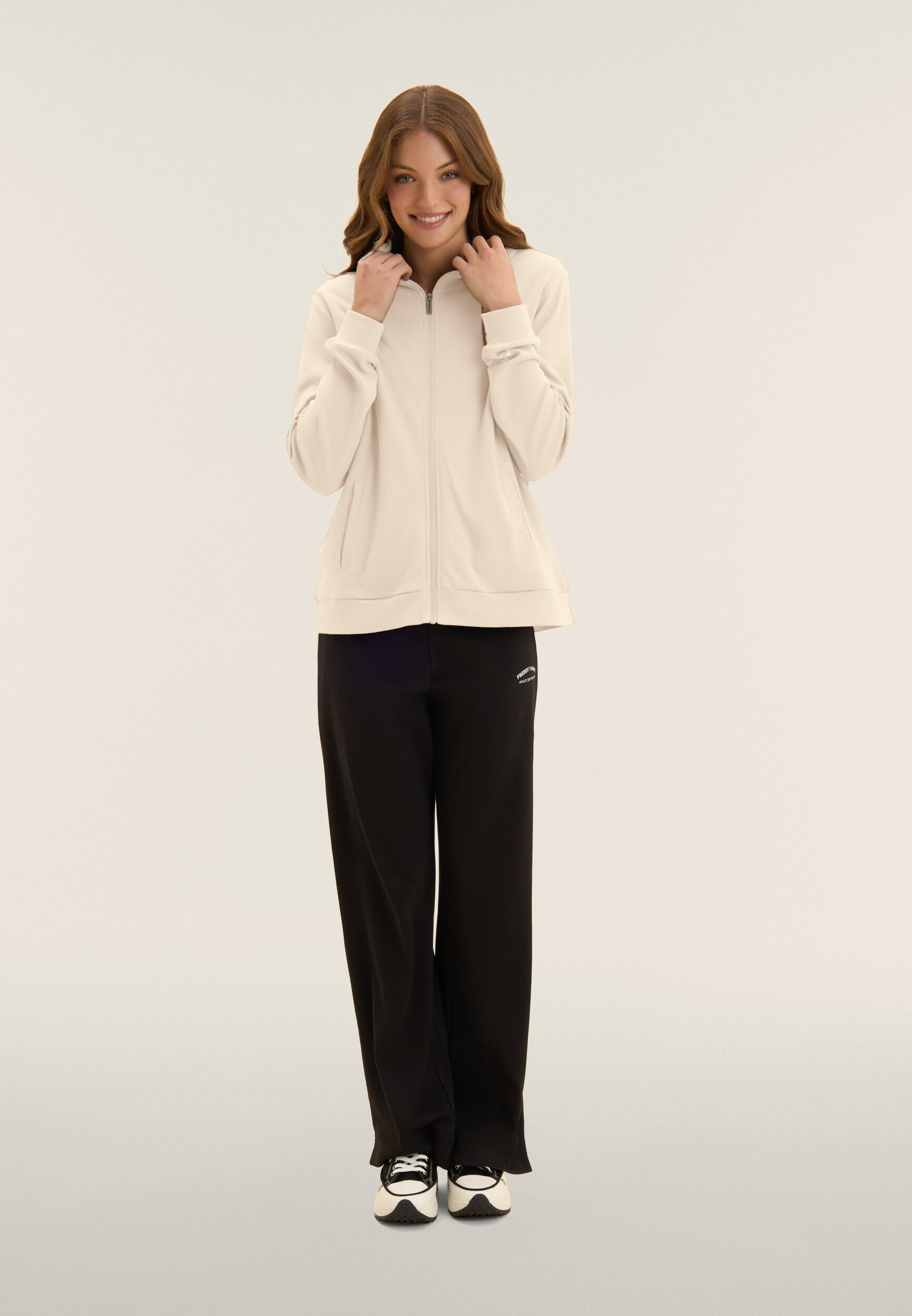 Tuta con zip e collo alto, pantaloni wide leg 2/5