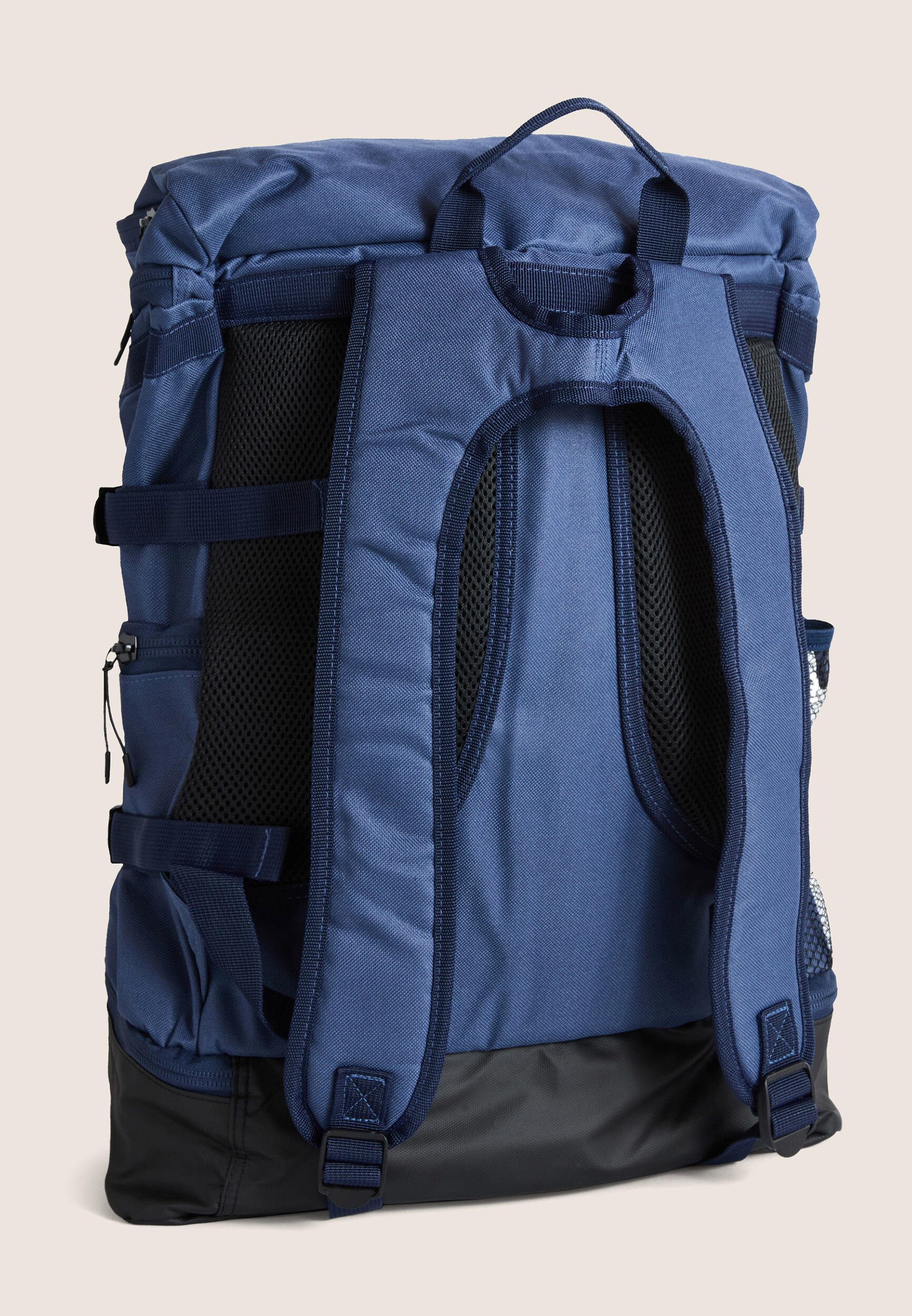 Mochila oficial FGI de 35 litros con compartimento para calzado 3/3