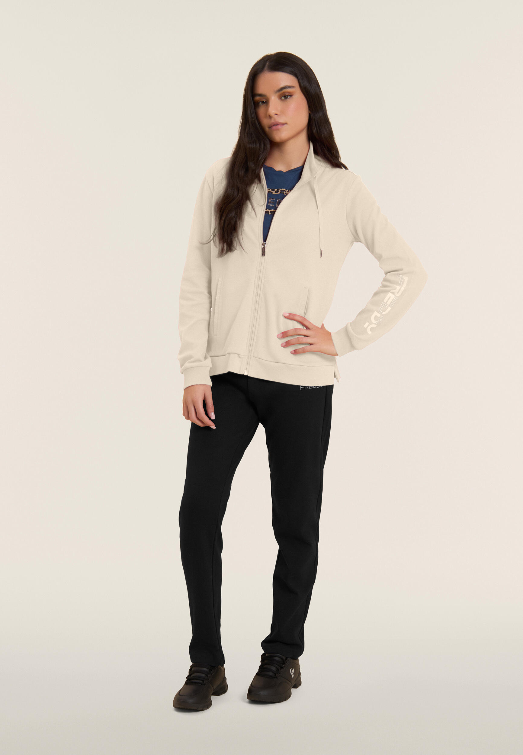 Jumpsuit met ritssluiting en hoge kraag, logo met parels op de mouw 2/5