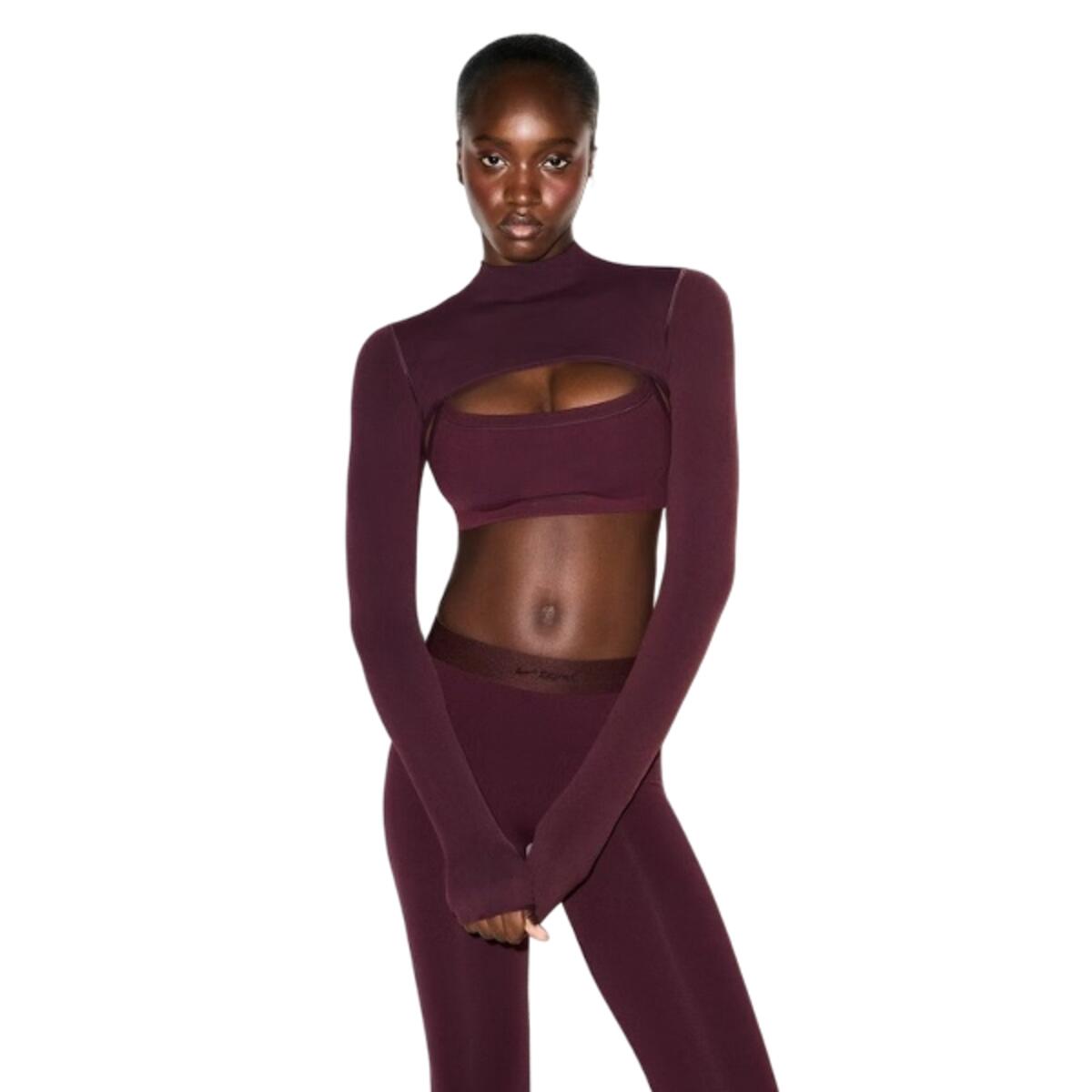 x SKIMS Women's Vintage Seamless Shrug Currant 3/5
