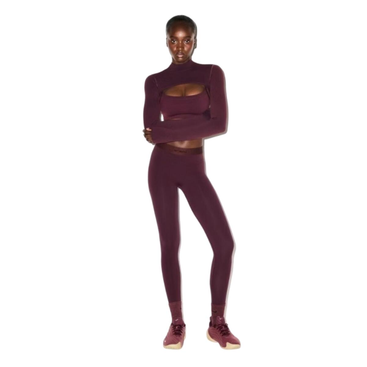 x SKIMS Women's Vintage Seamless Shrug Currant 2/5
