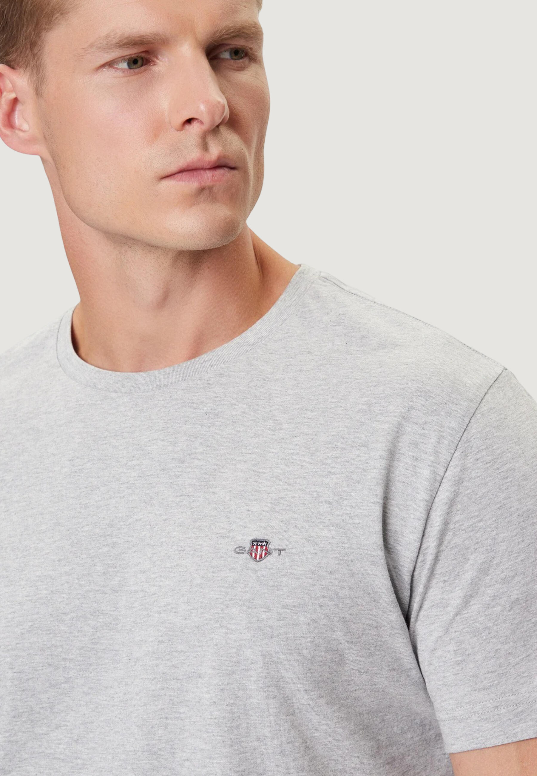 Crop top T-shirt REG SHIELD SS T-SHIRT HEREN Lichtgrijs 2/4