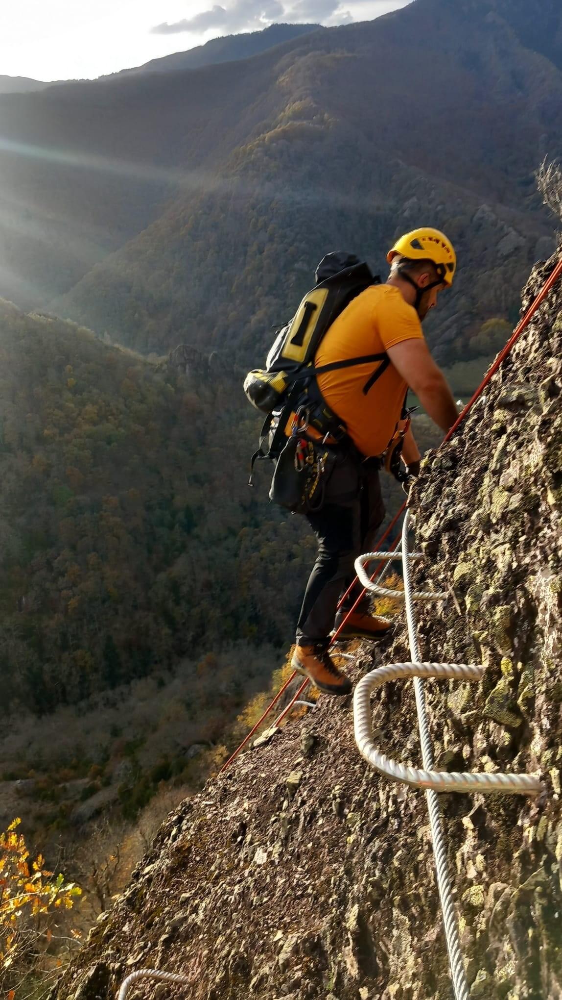 DECATHLON TRAVEL picture
