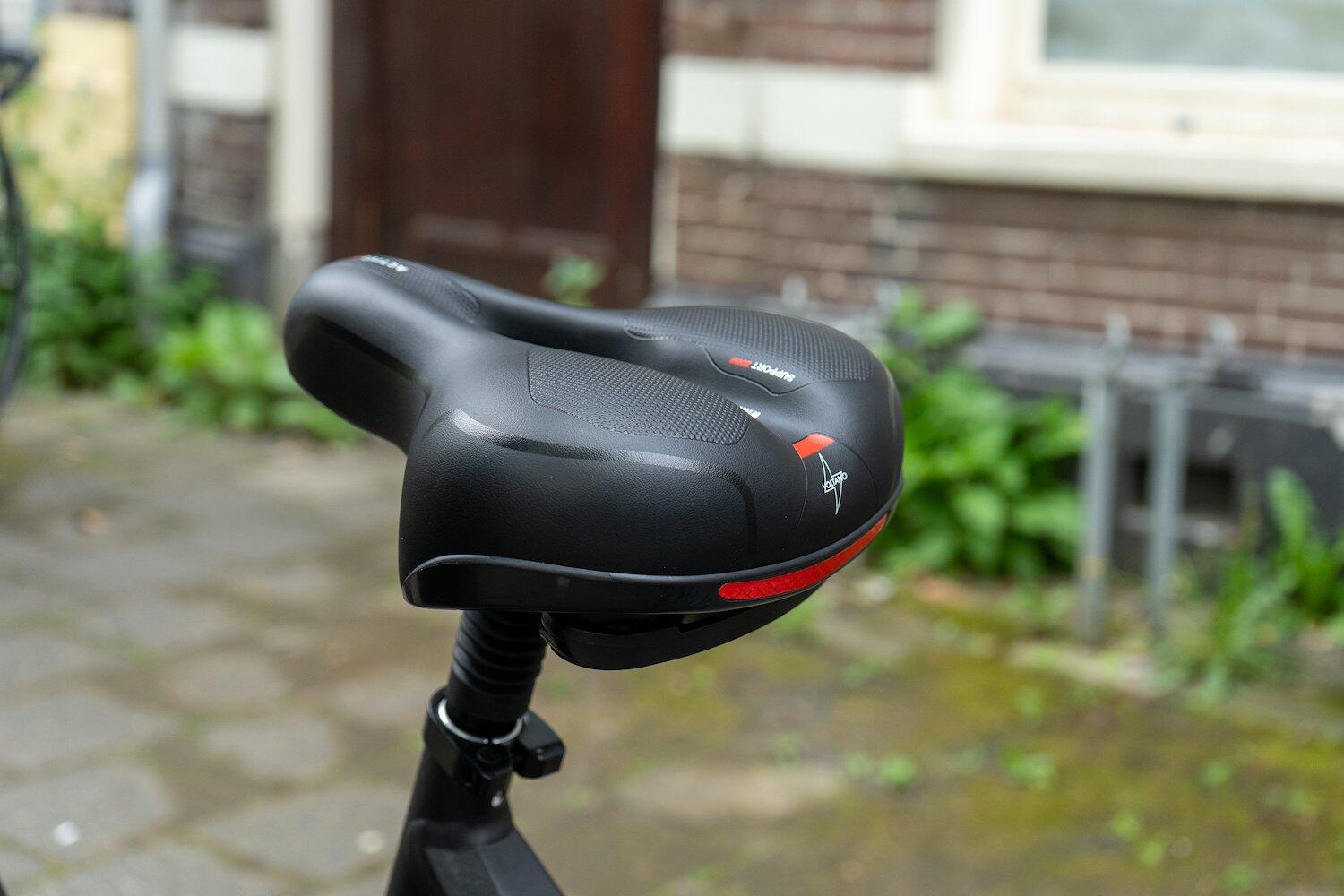 Voltano Fietszadel Met Gelpads - Zwart/Rood - Unisex -   Zadelstrop 2/7