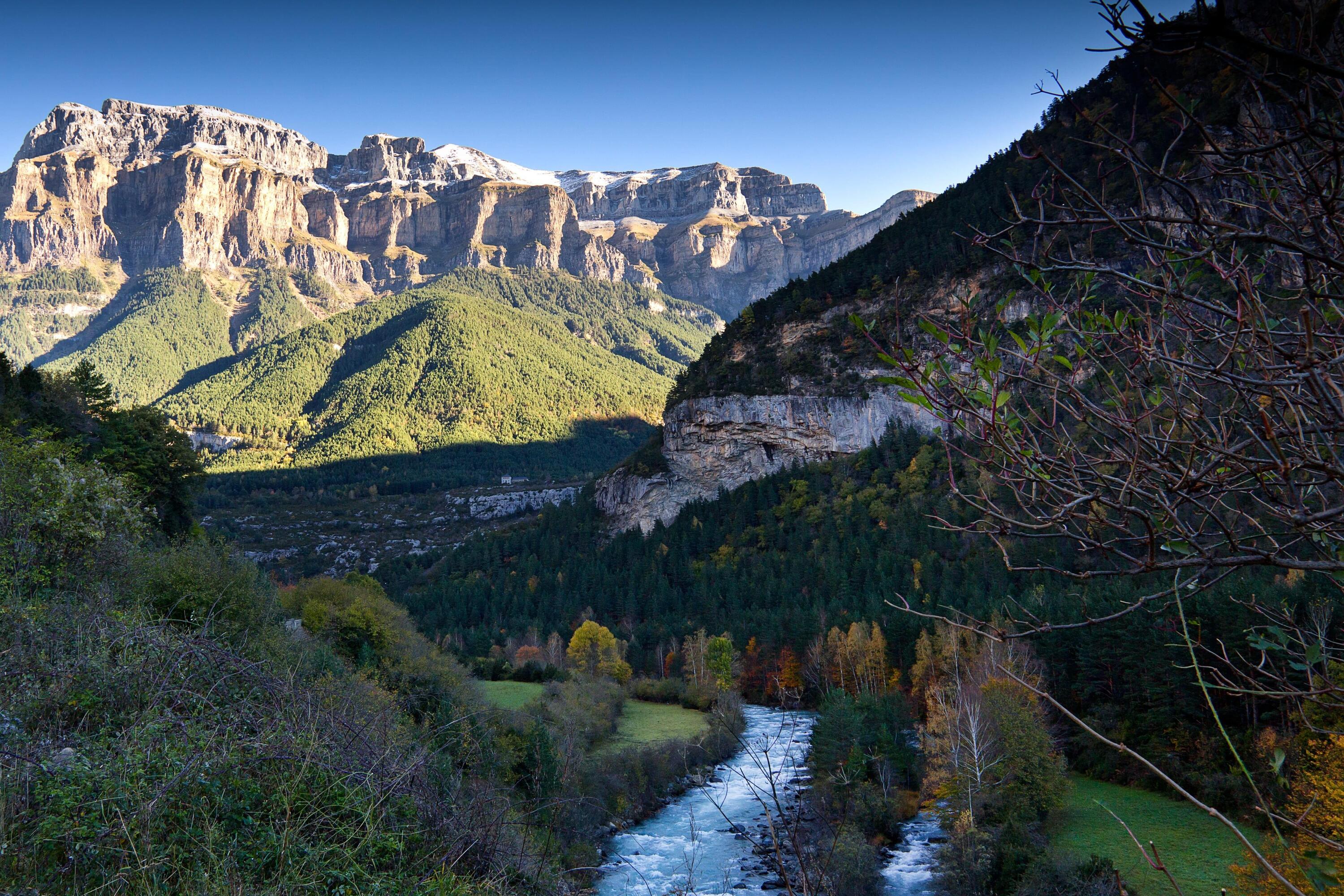 DECATHLON TRAVEL picture
