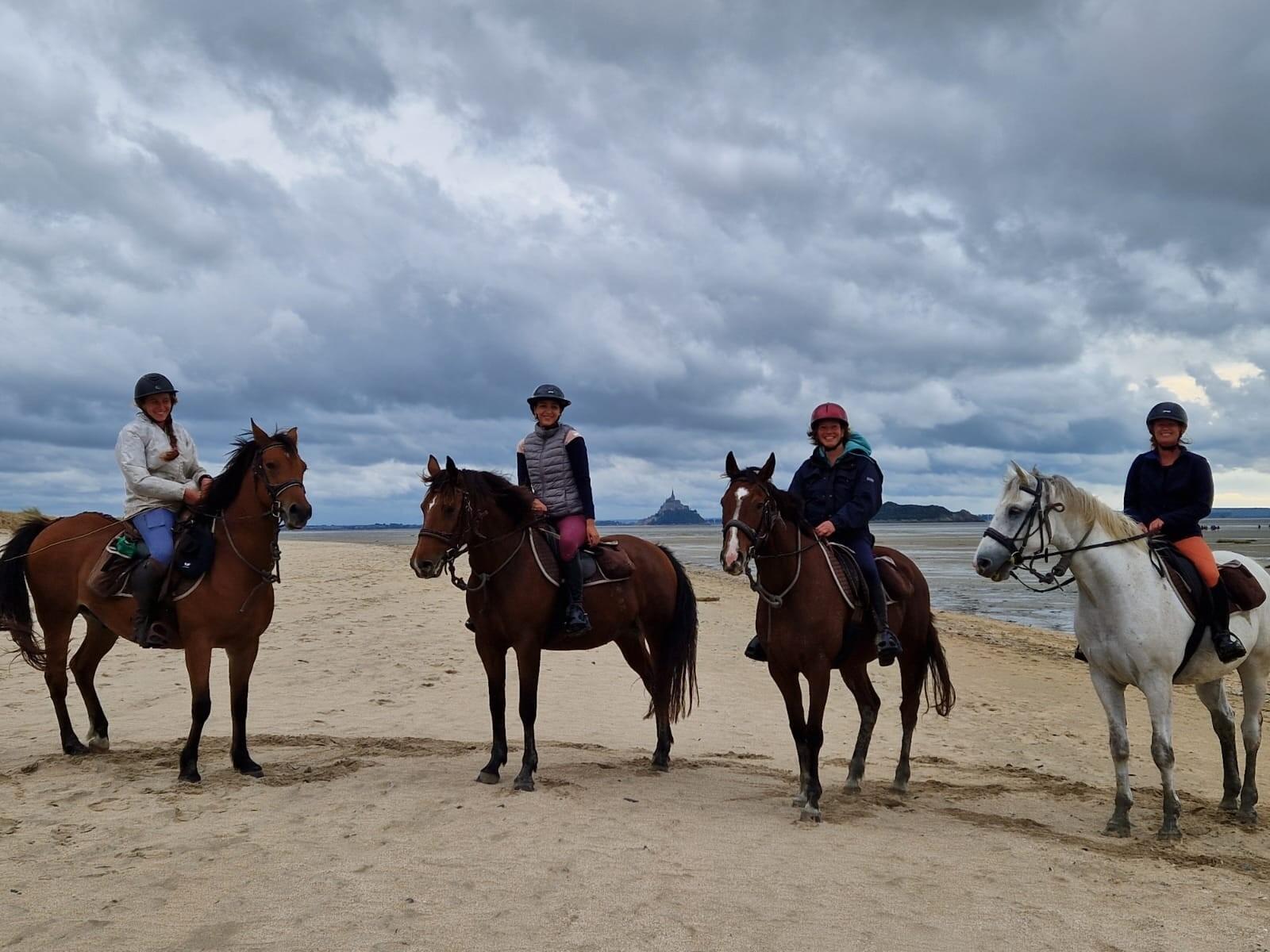 Randonnée à cheval en Baie du Mont-St-Michel entre Granville et Genêt 1/1
