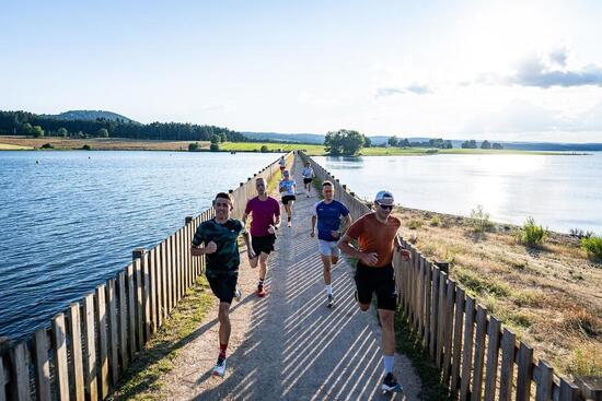 Course à pied & trail avec Xavier Thevenard au bord du Lac de Naussac