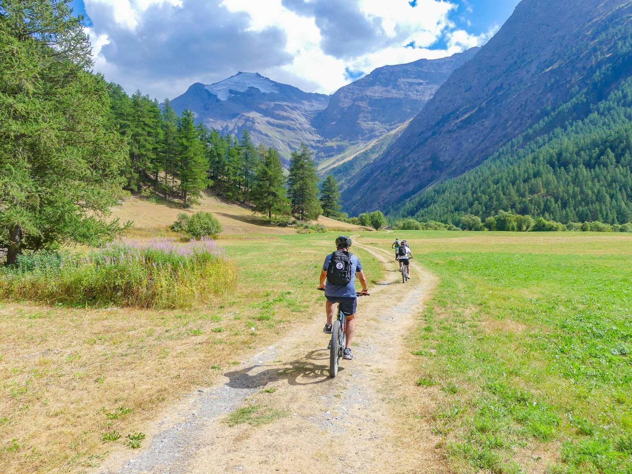 DECATHLON TRAVEL picture