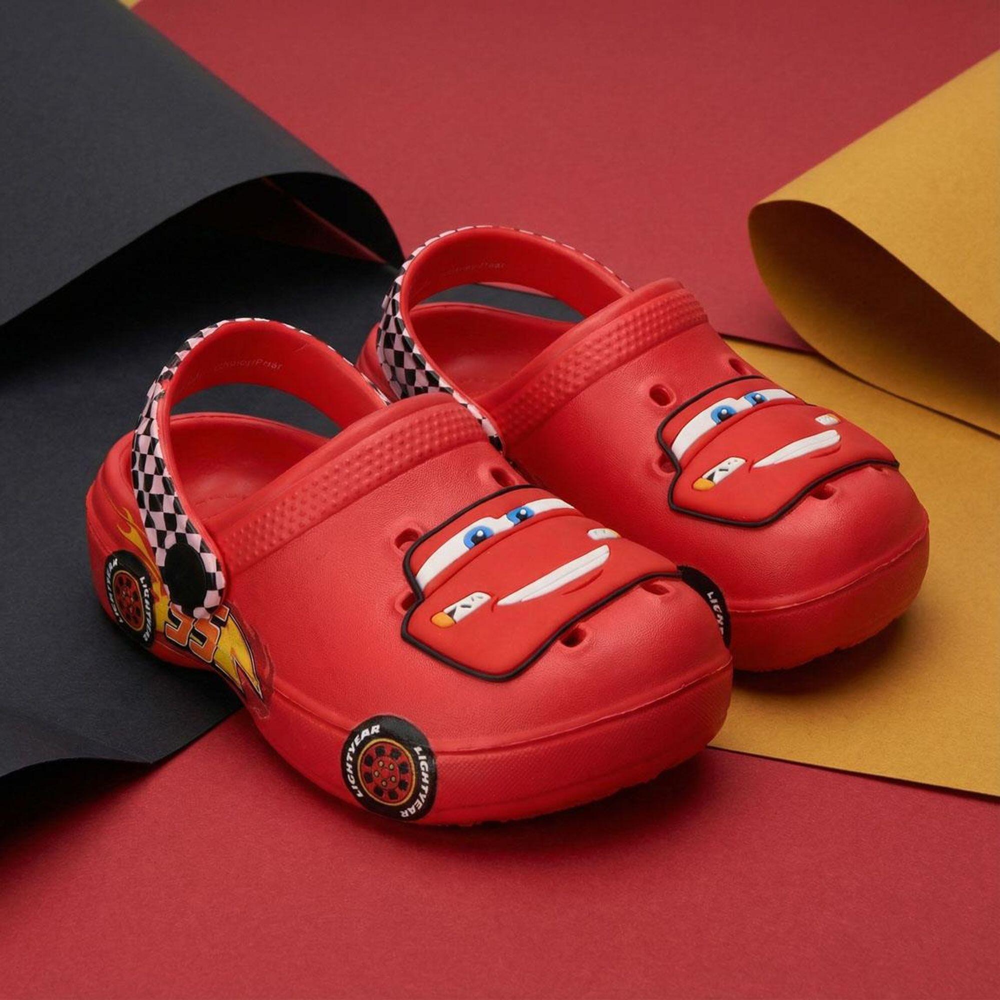 CERDÁ Kinderclogs Disney Cars, rotes EVA mit Pins und Fersenriemen 7/7