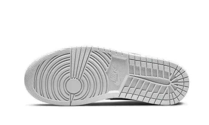 Air Jordan 1 Low Shadow Toe 3/3