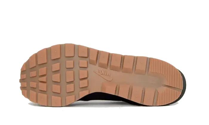 Nike Vaporwaffle Sacai Black Gum 4/5