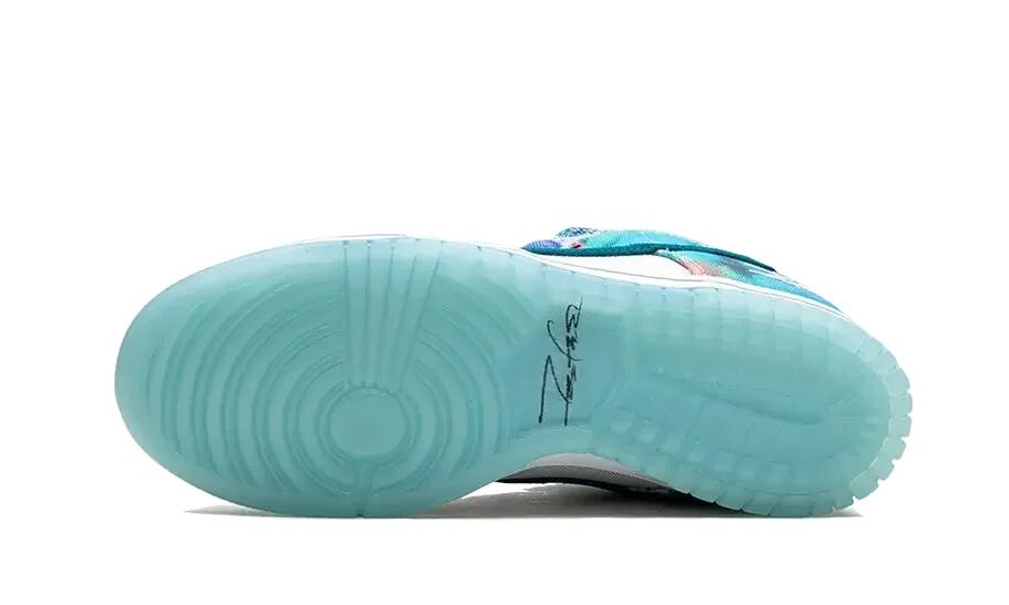 Nike SB Dunk Low Futura Laboratories Bleached Aqua 4/4