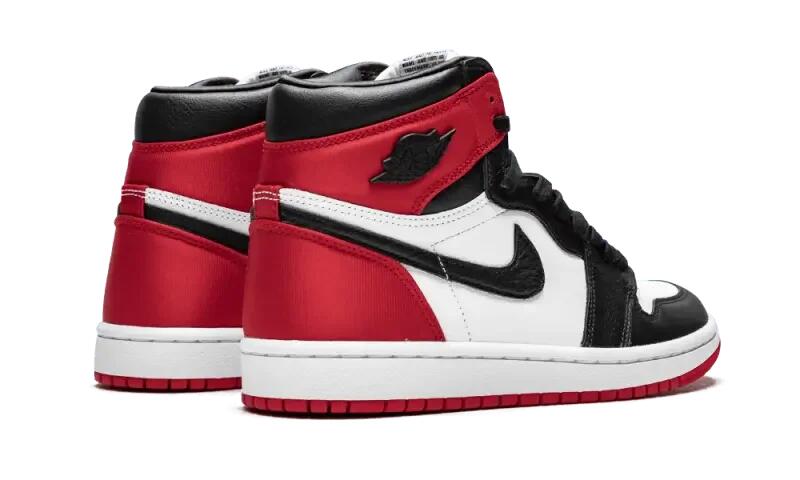 Jordan 1 Retro High Satin Black Toe (W) 3/4
