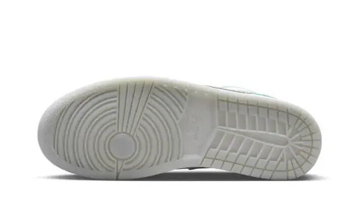 Air Jordan 1 Low SE New Emerald Grey 3/3